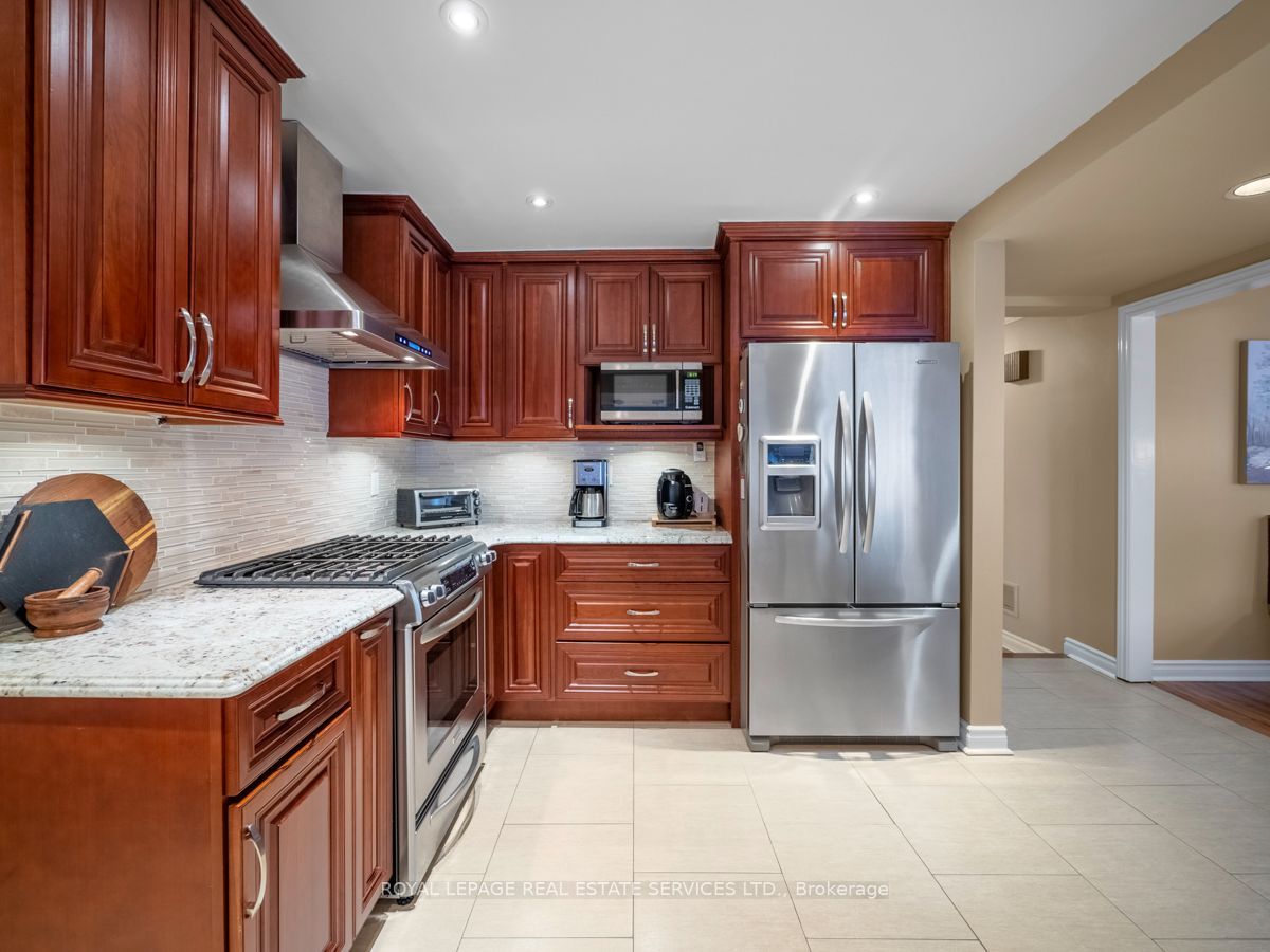 1494 Islington Avenue Property Photo 4