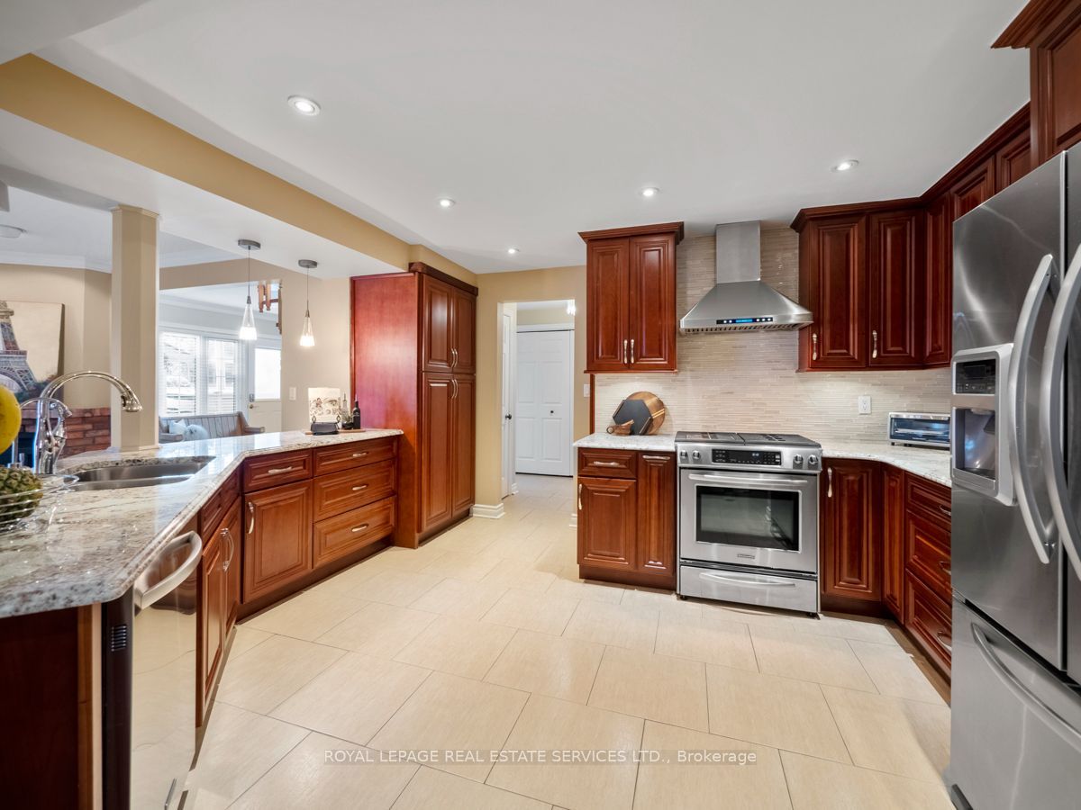 1494 Islington Avenue Property Photo 6