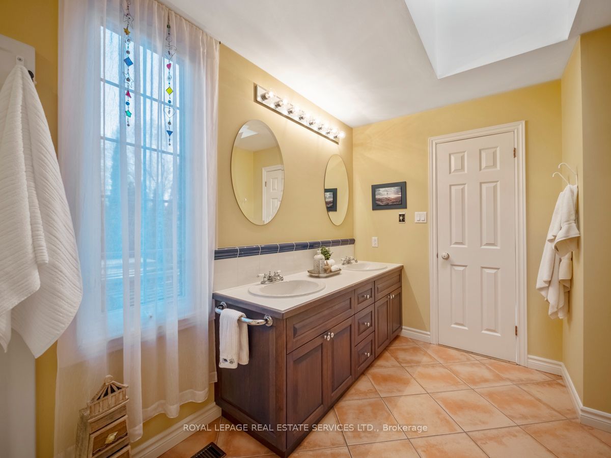 1494 Islington Avenue Property Photo 18