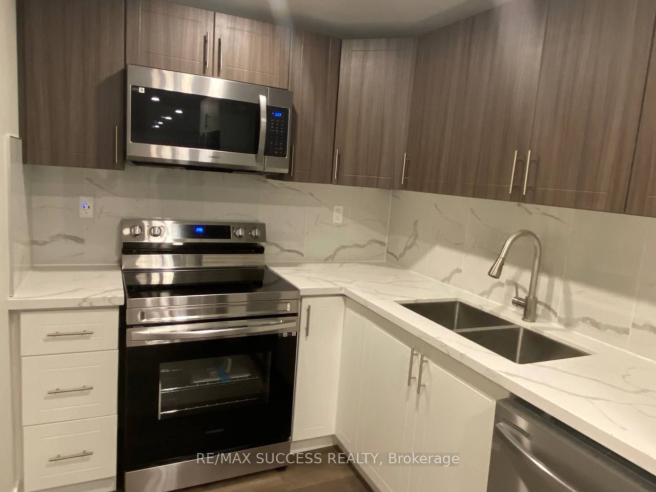 566 Yates Drive Lower Unit Property Photo 3
