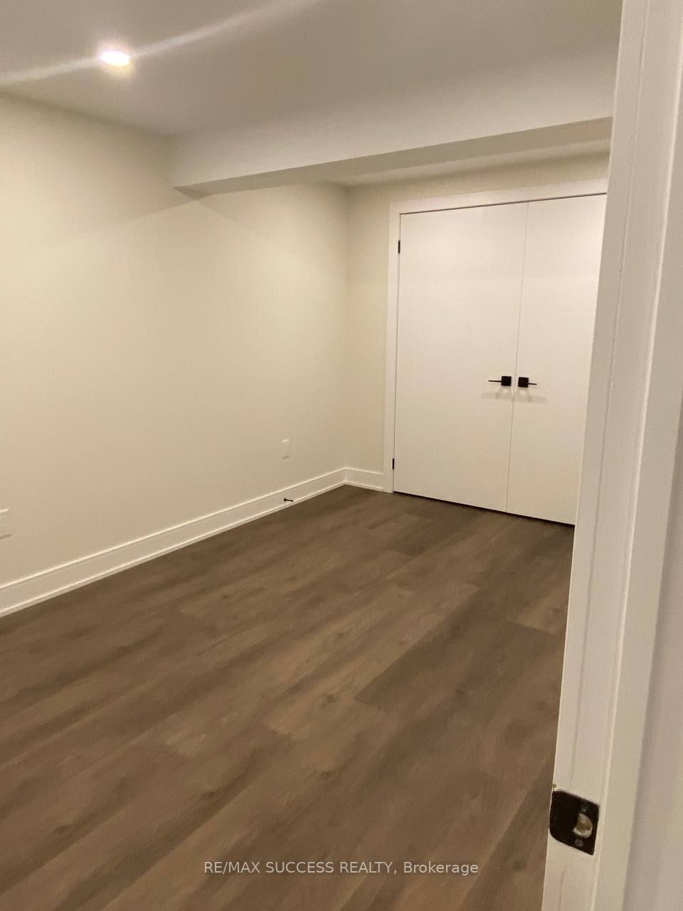 566 Yates Drive Lower Unit Property Photo 10