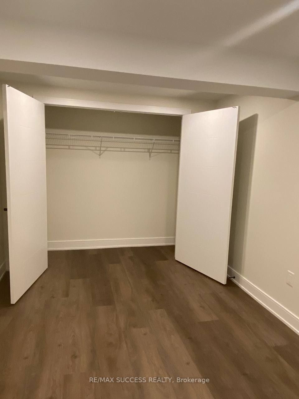 566 Yates Drive Lower Unit Property Photo 11
