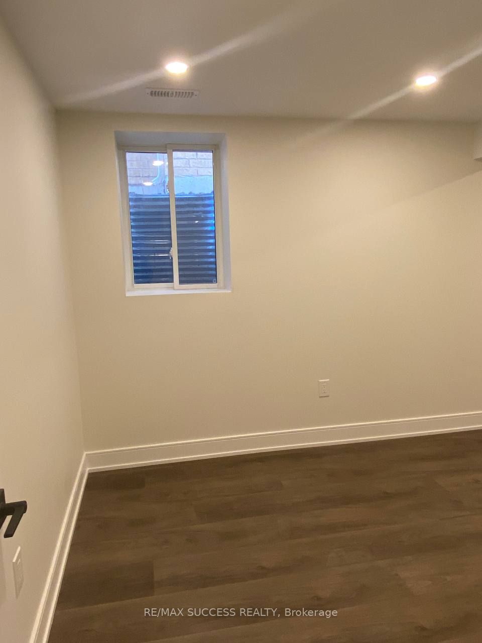 566 Yates Drive Lower Unit Property Photo 13