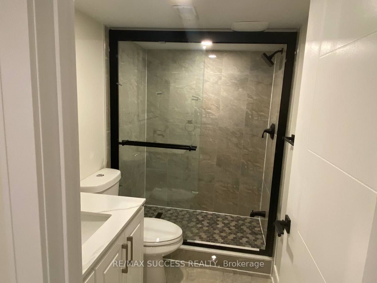 566 Yates Drive Lower Unit Property Photo 21