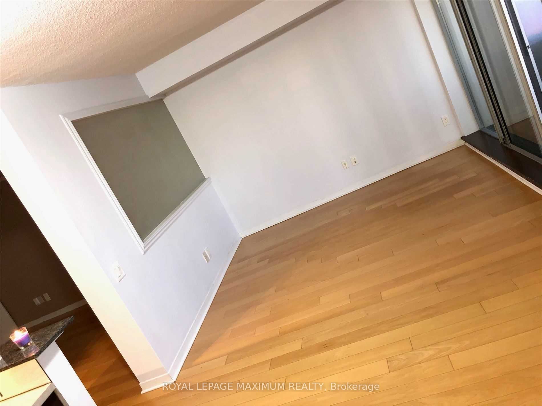 1040 The Queensway Avenue 415 Property Photo 10