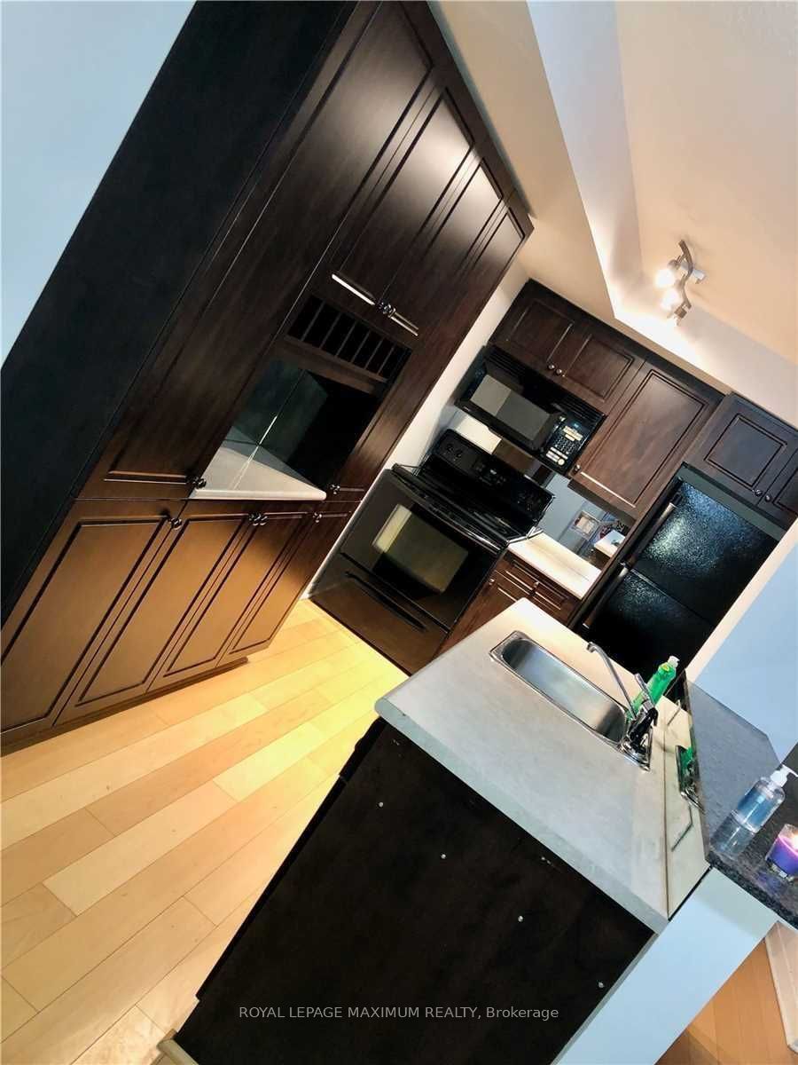 1040 The Queensway Avenue 415 Property Photo 14
