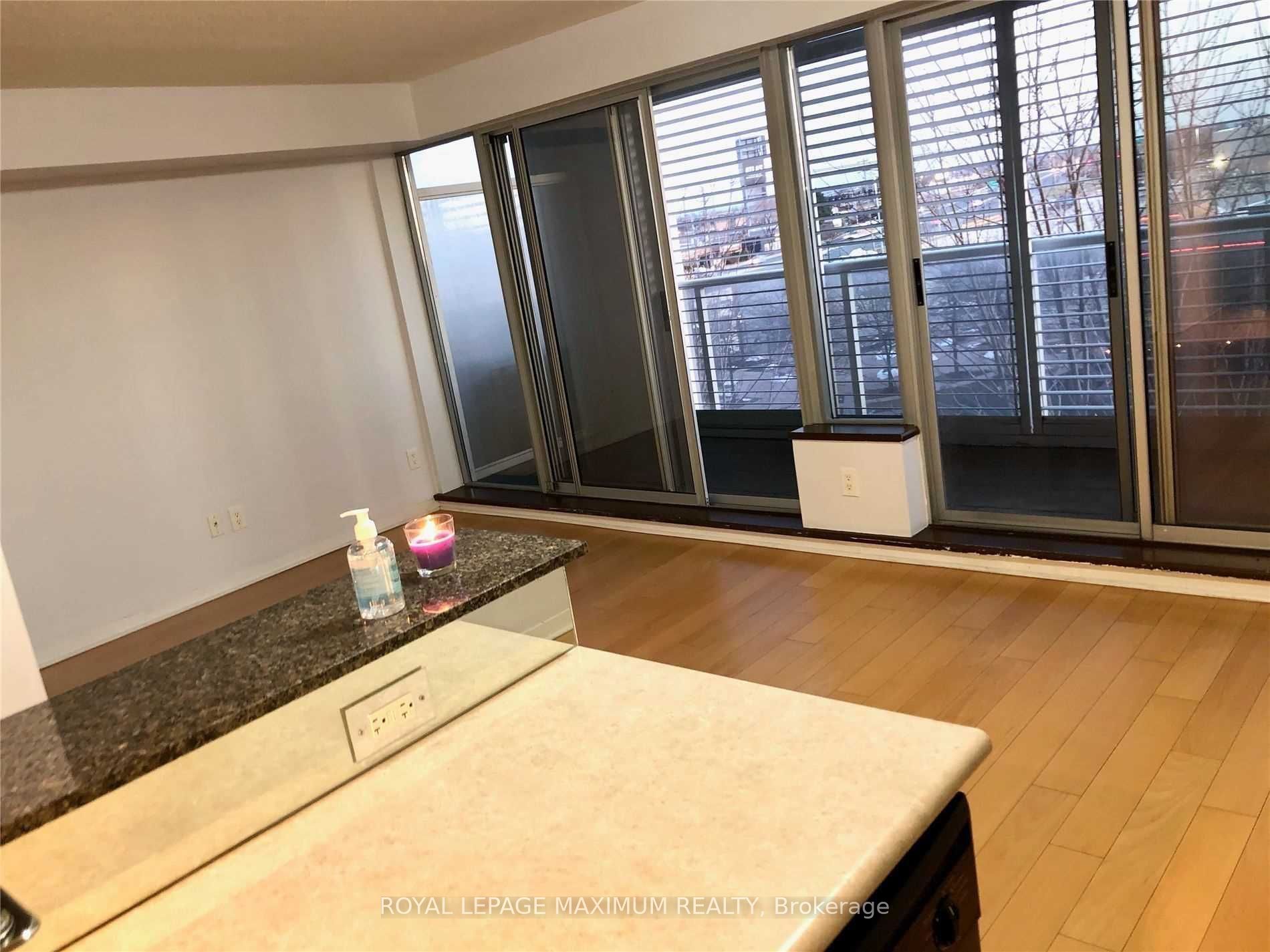 1040 The Queensway Avenue 415 Property Photo 15