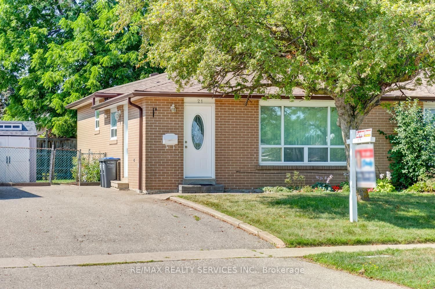 21 Finchgate Boulevard