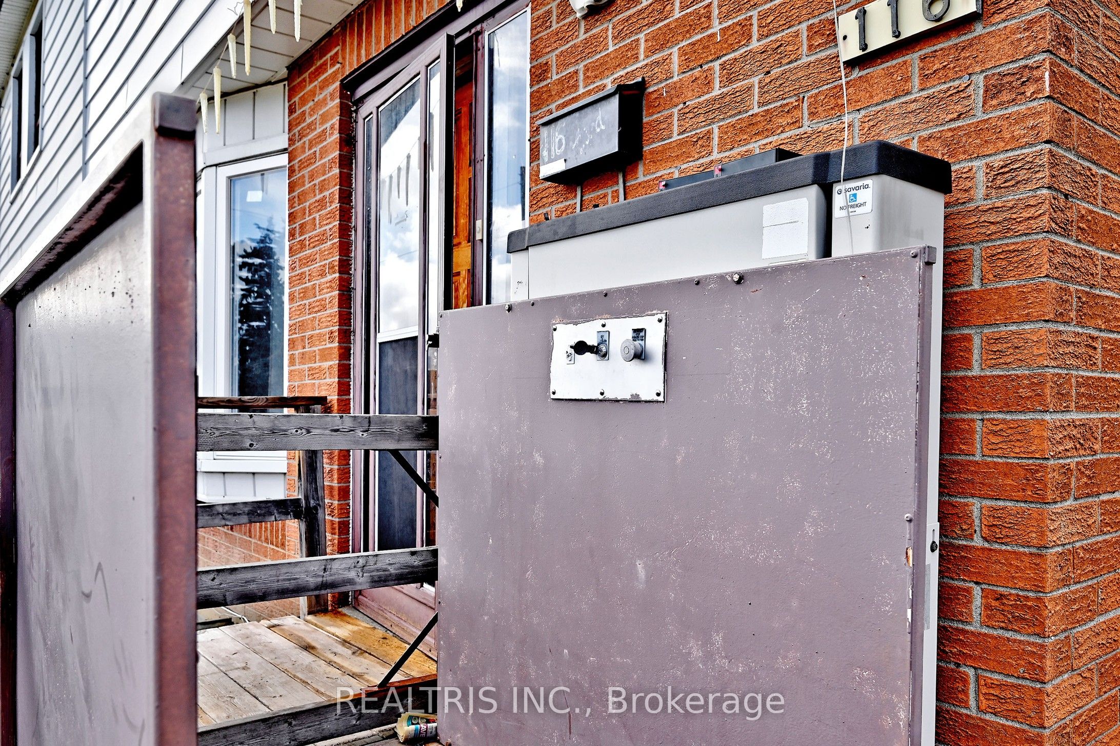 116 Sutherland Avenue Property Photo 4