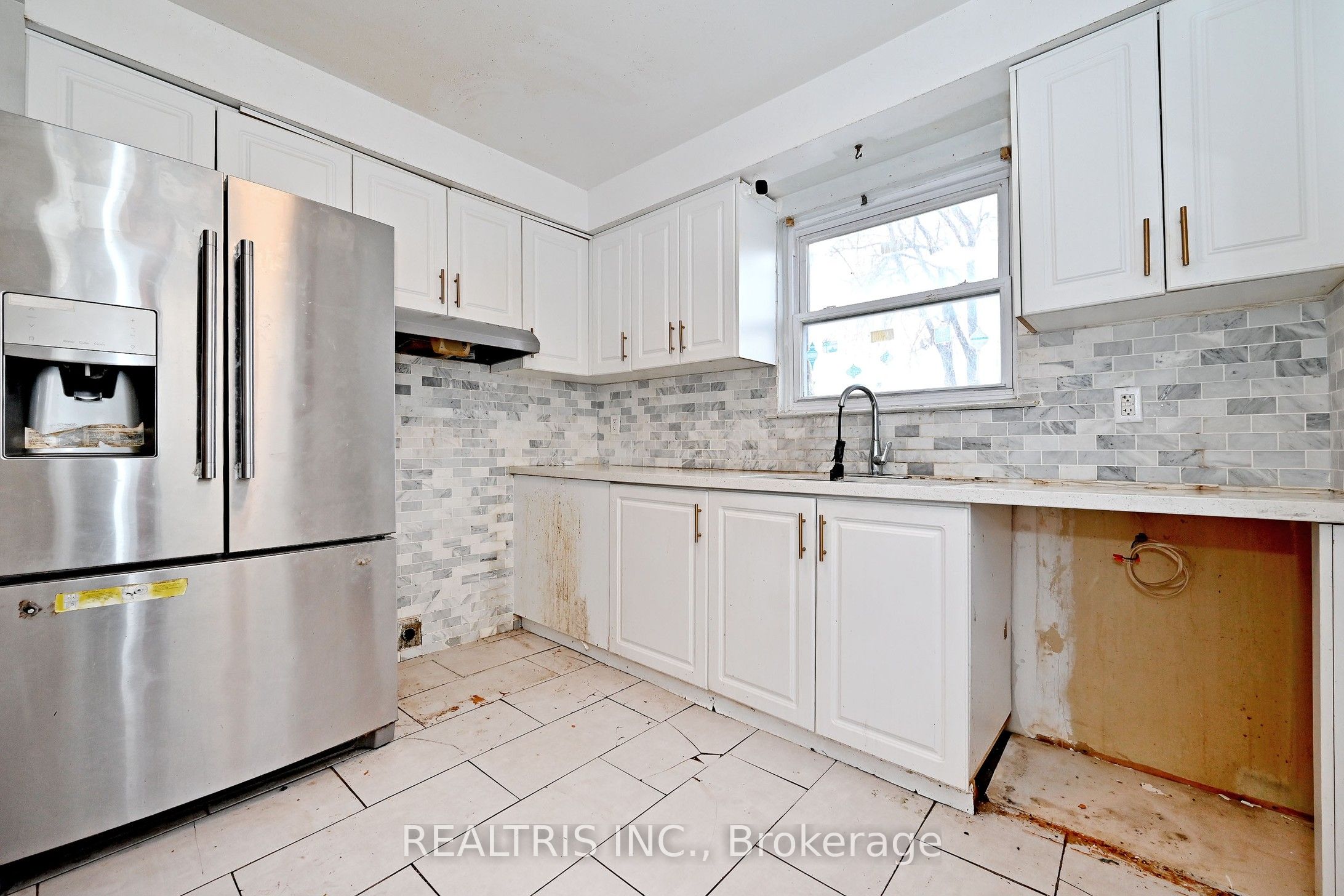 116 Sutherland Avenue Property Photo 11