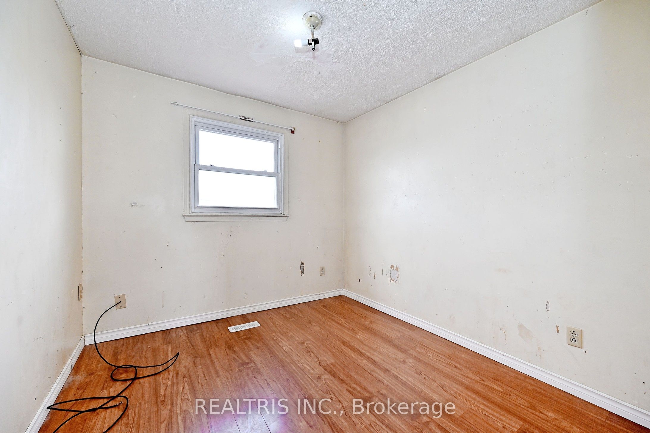 116 Sutherland Avenue Property Photo 15