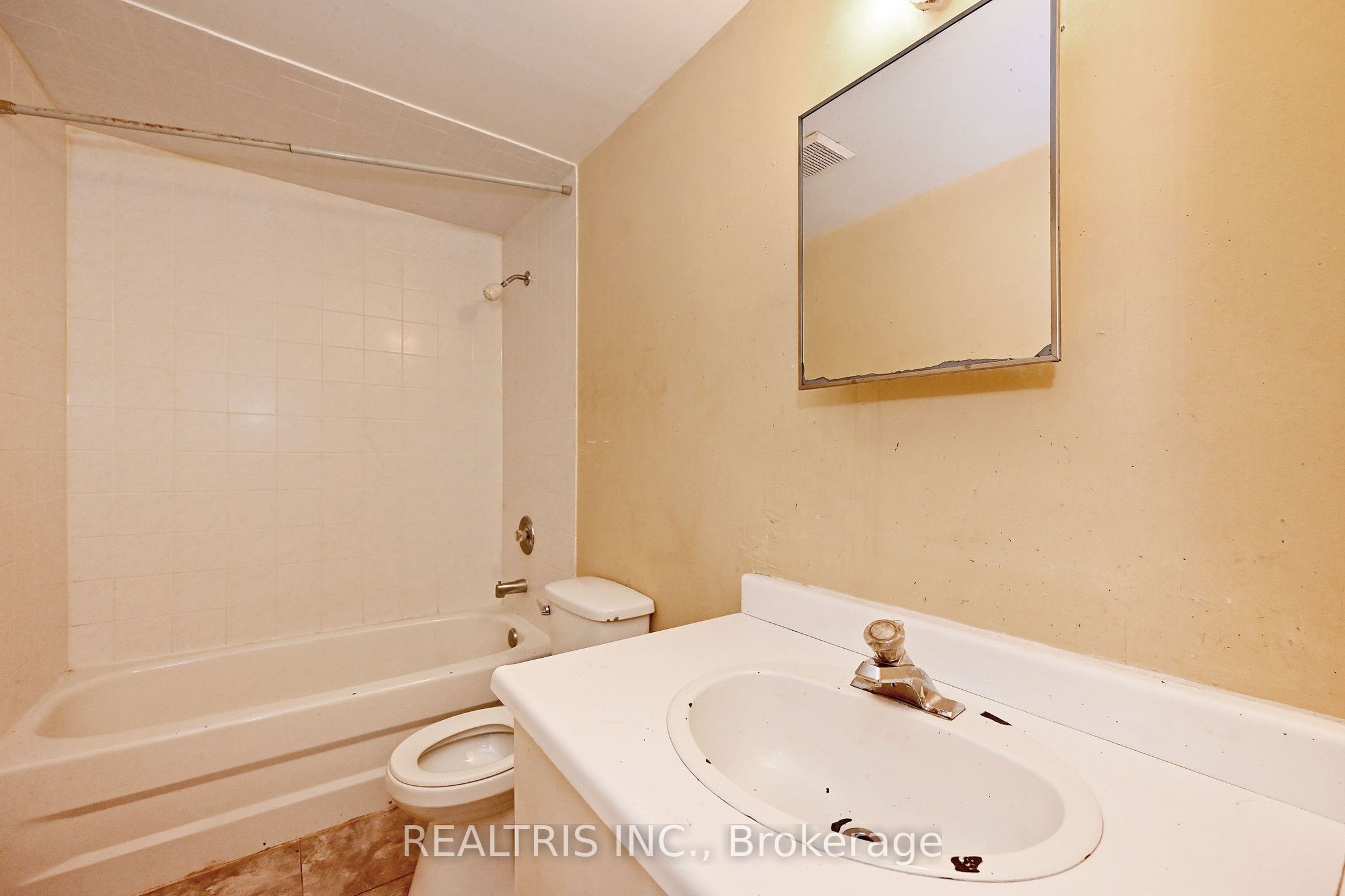 116 Sutherland Avenue Property Photo 26