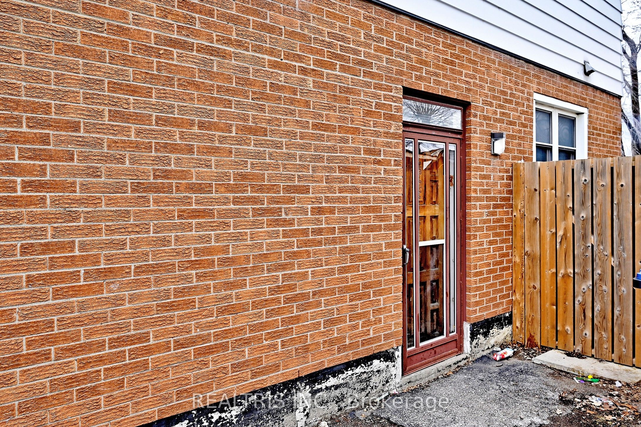 116 Sutherland Avenue Property Photo 28