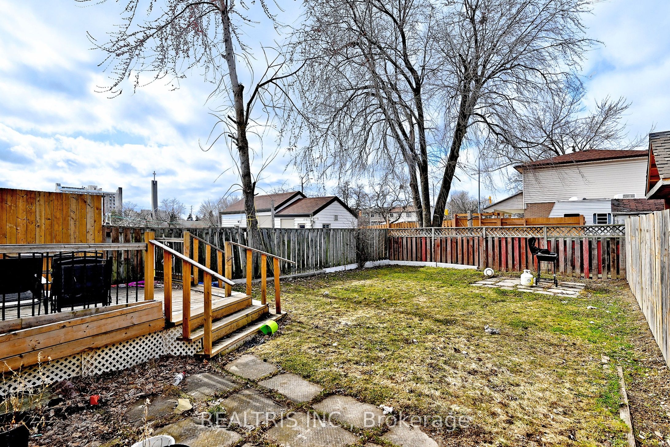 116 Sutherland Avenue Property Photo 30