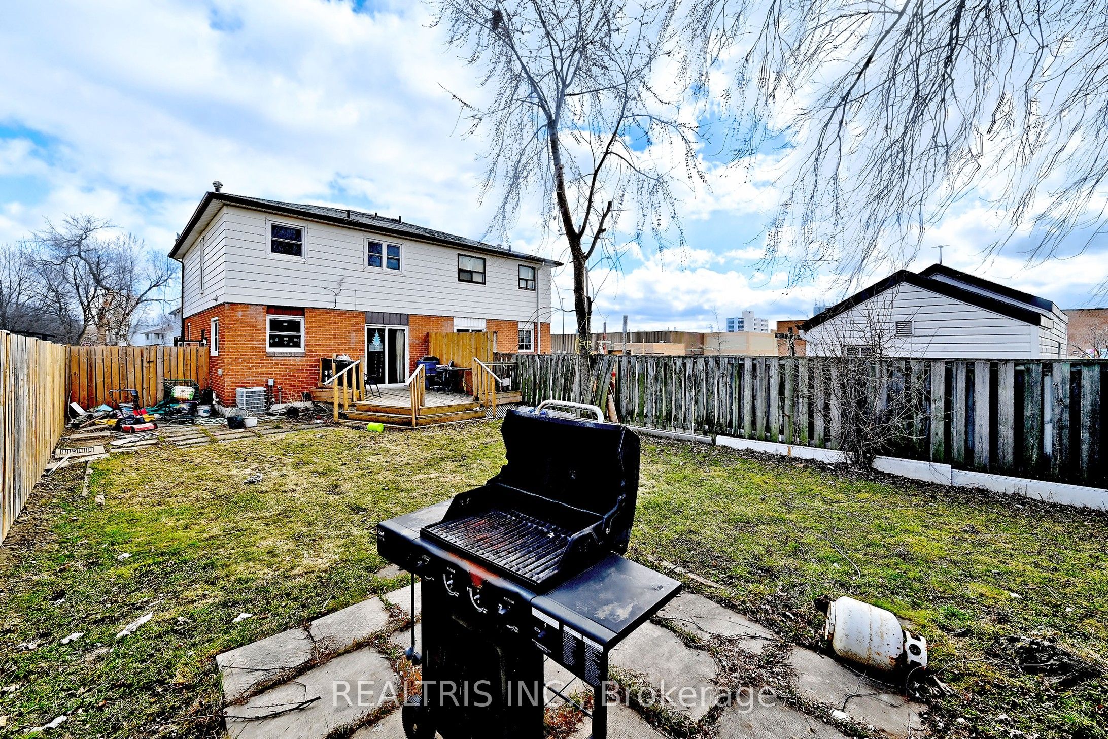 116 Sutherland Avenue Property Photo 31