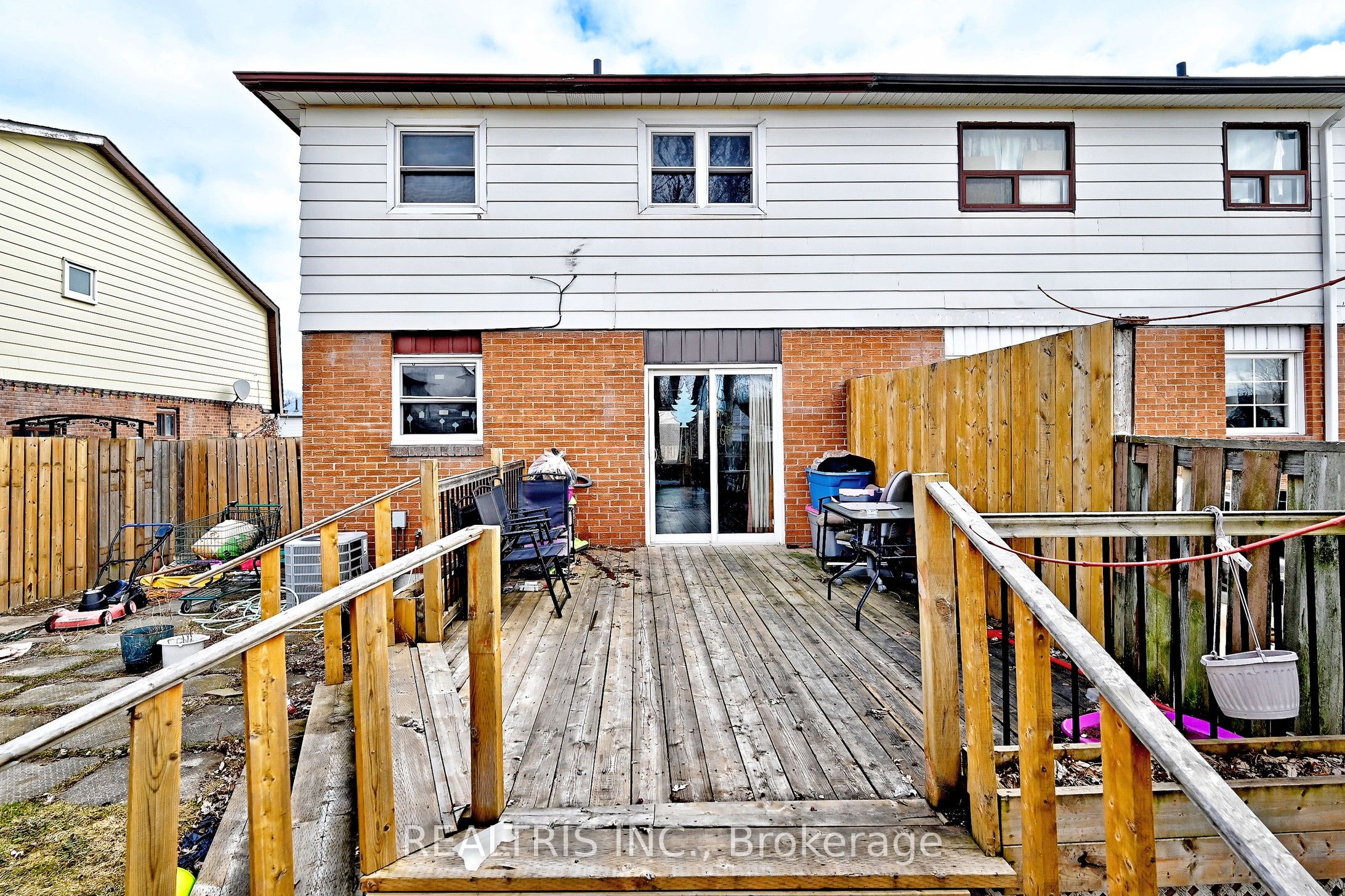 116 Sutherland Avenue Property Photo 33