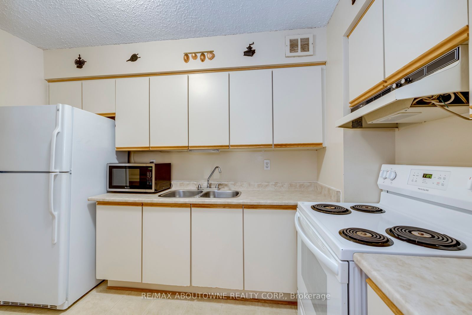 212 Kerr Street 906 Property Photo 28