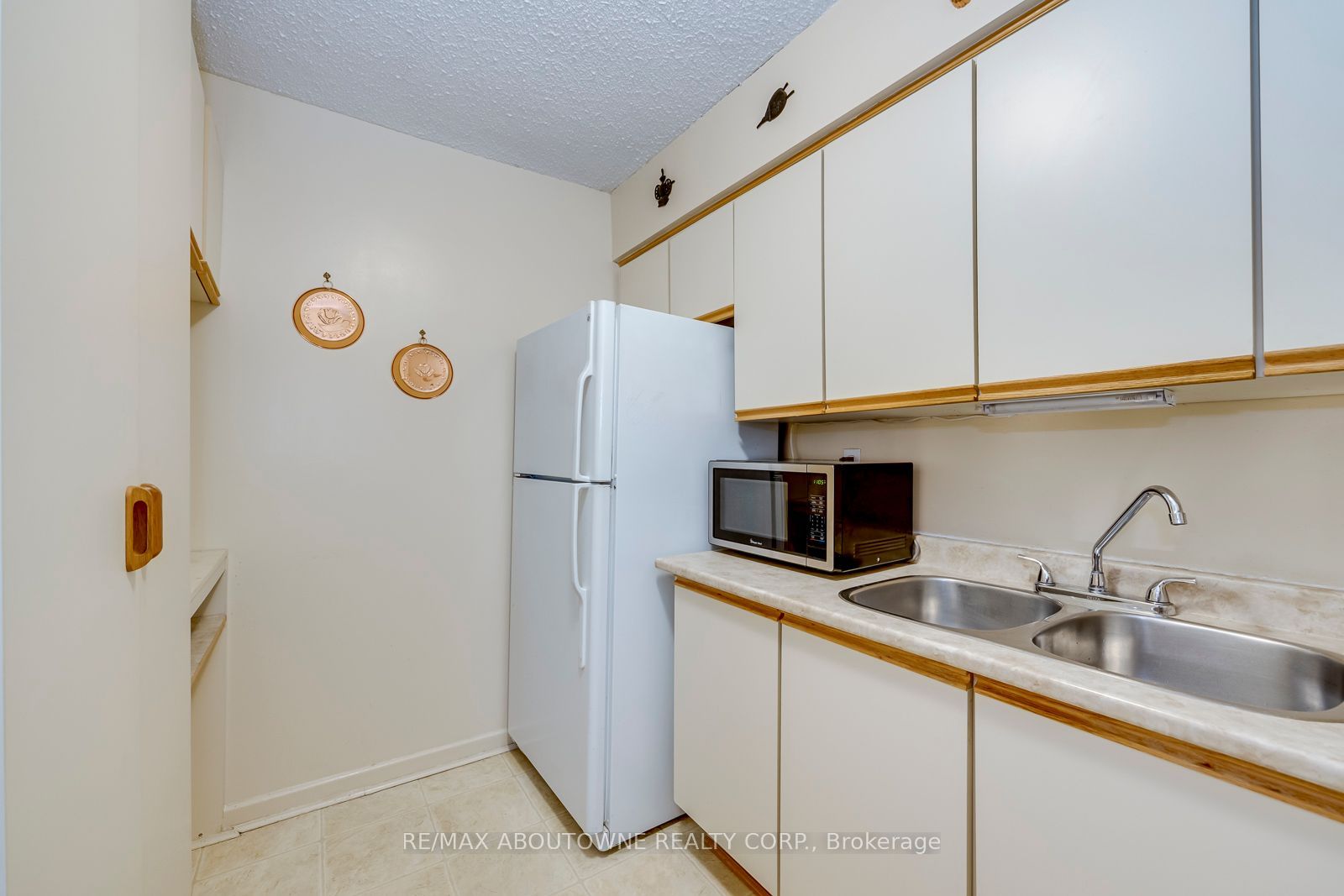 212 Kerr Street 906 Property Photo 29