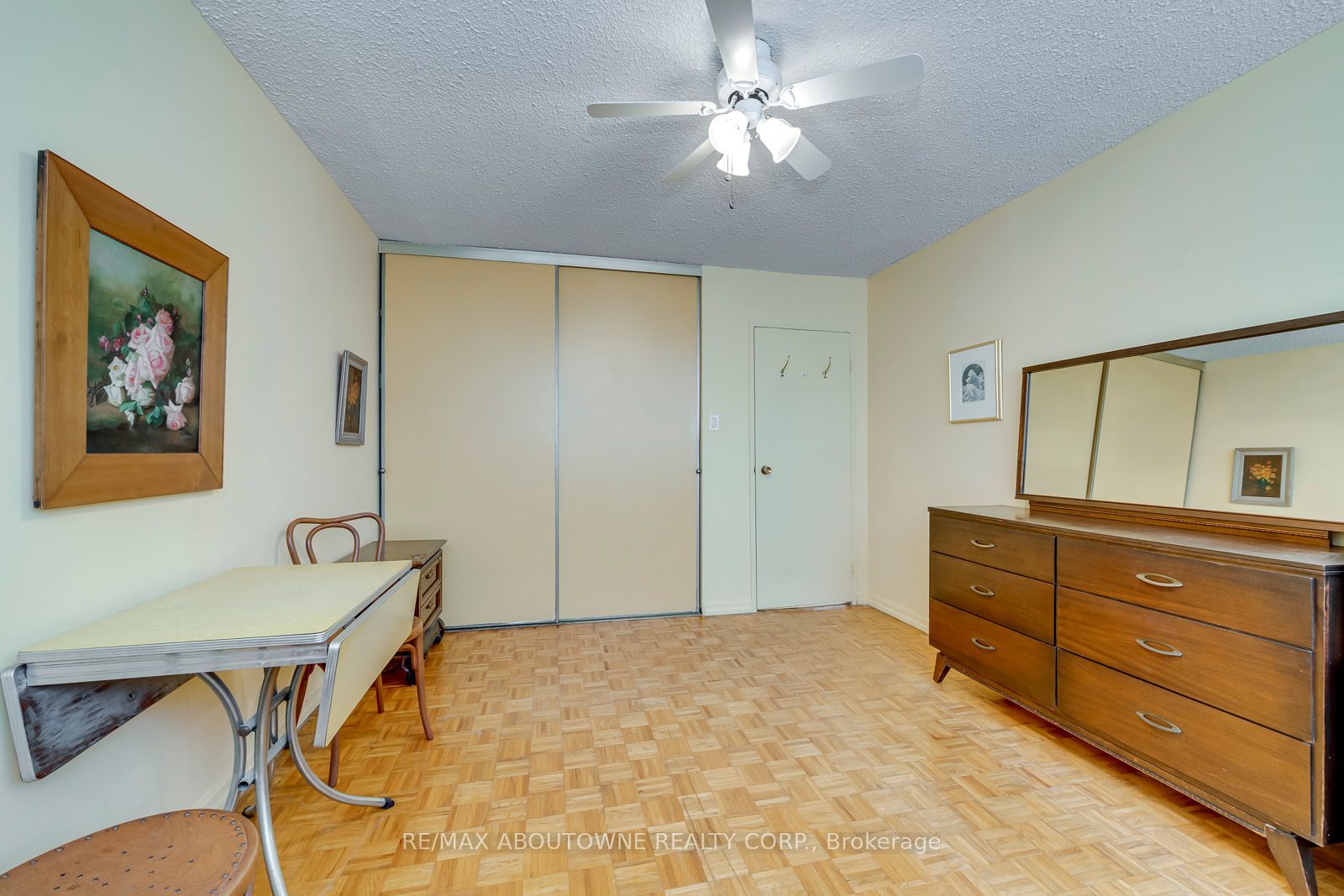 212 Kerr Street 906 Property Photo 36