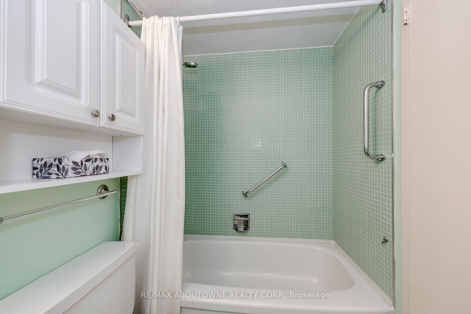 212 Kerr Street 906 Property Photo 41