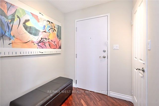 2261 Lake Shore Boulevard W 314 Property Photo 3