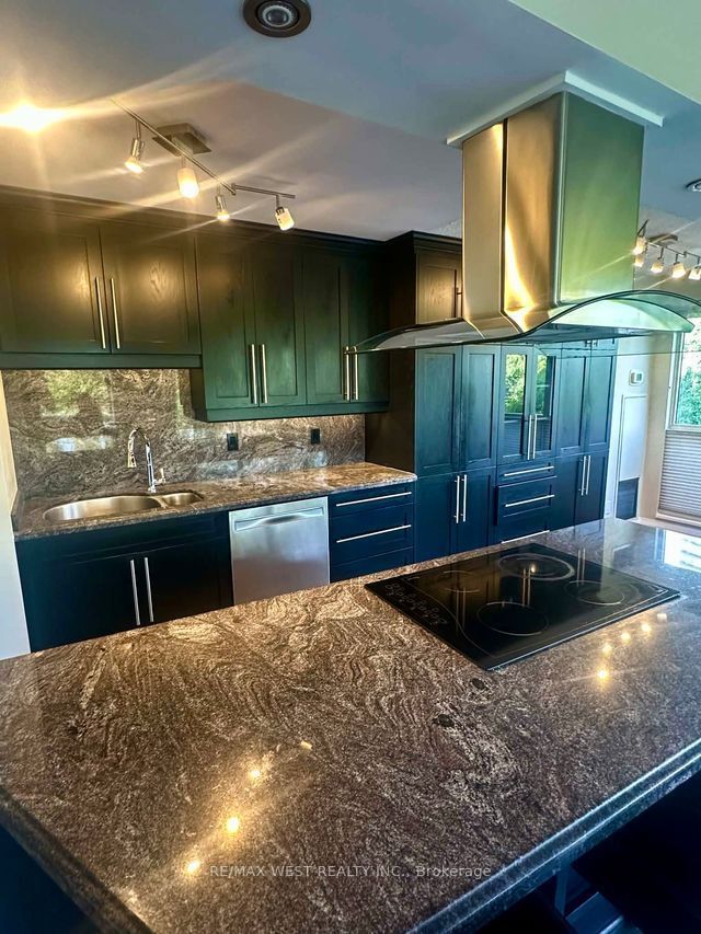 2261 Lake Shore Boulevard W 314 Property Photo 8