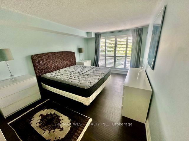 2261 Lake Shore Boulevard W 314 Property Photo 17
