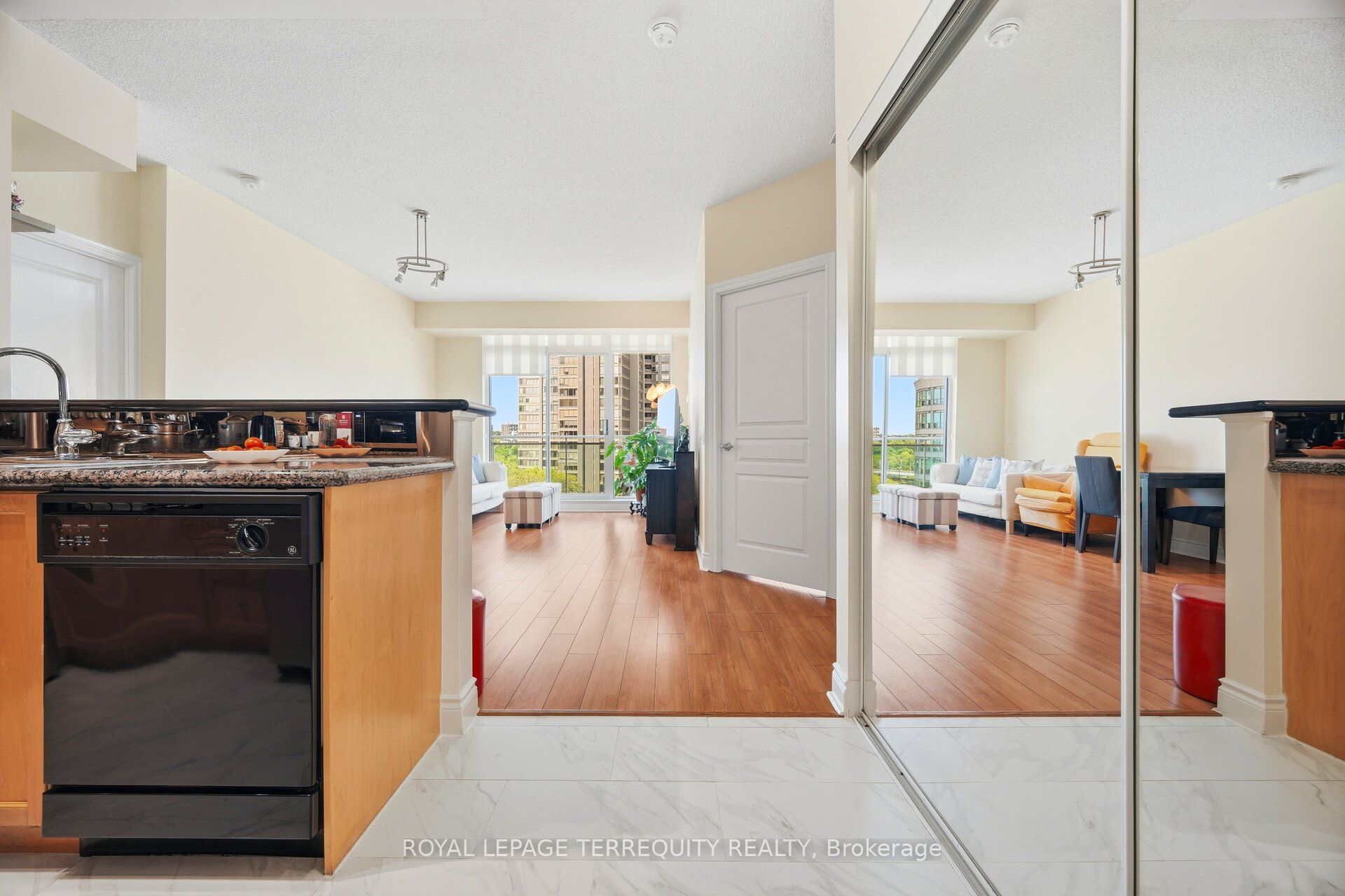 5 Marine Parade Drive 911 Property Photo 8