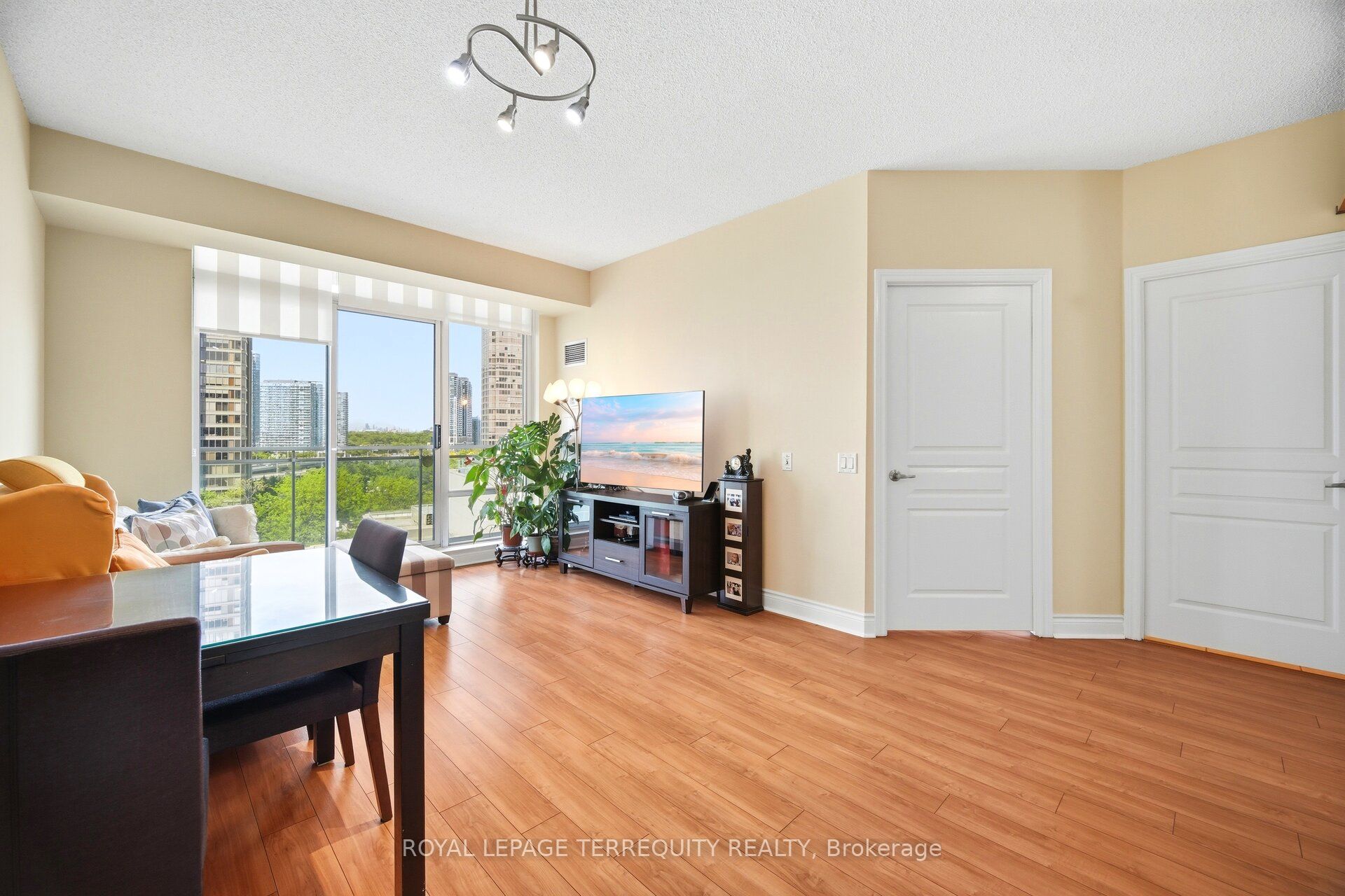 5 Marine Parade Drive 911 Property Photo 13
