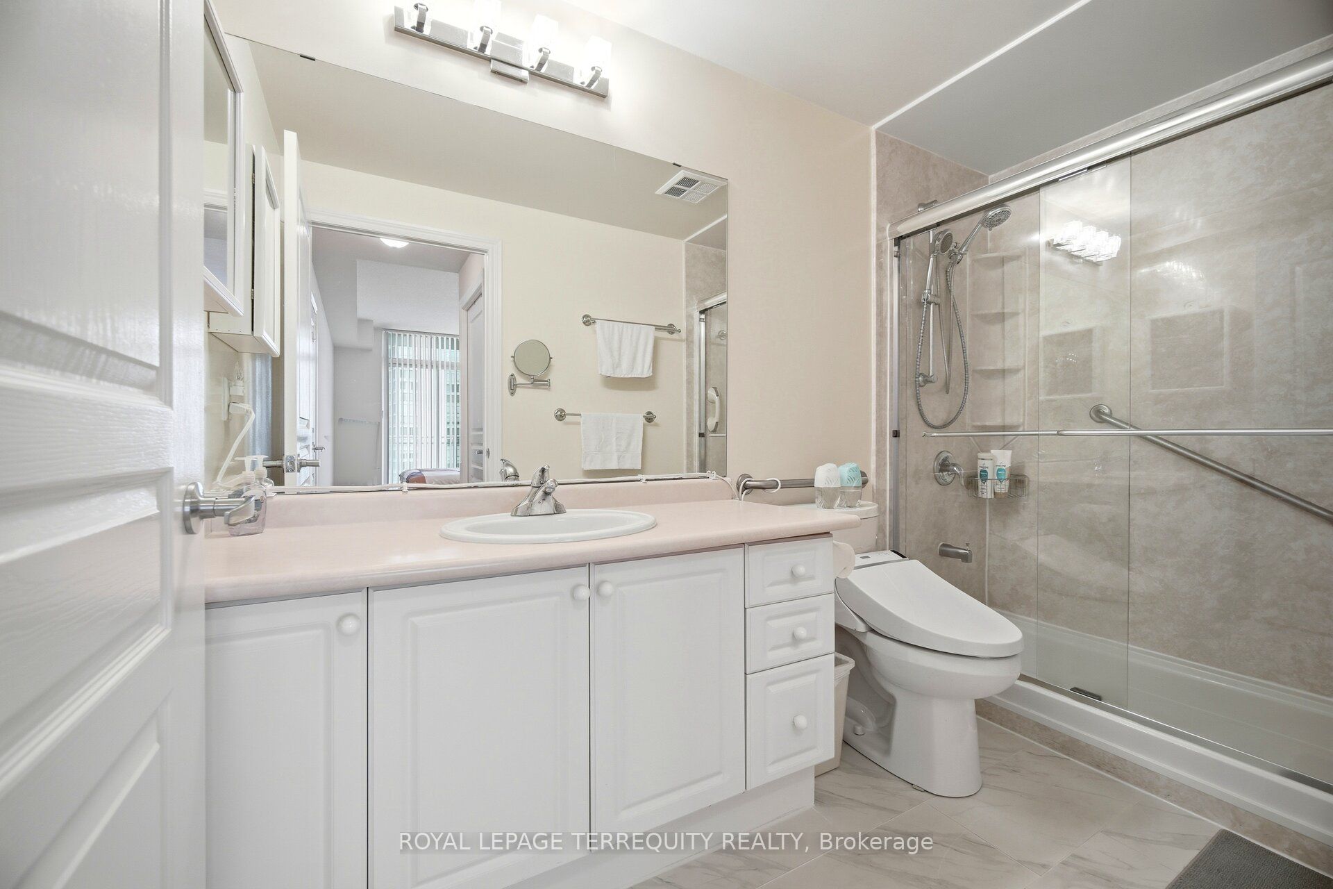 5 Marine Parade Drive 911 Property Photo 19