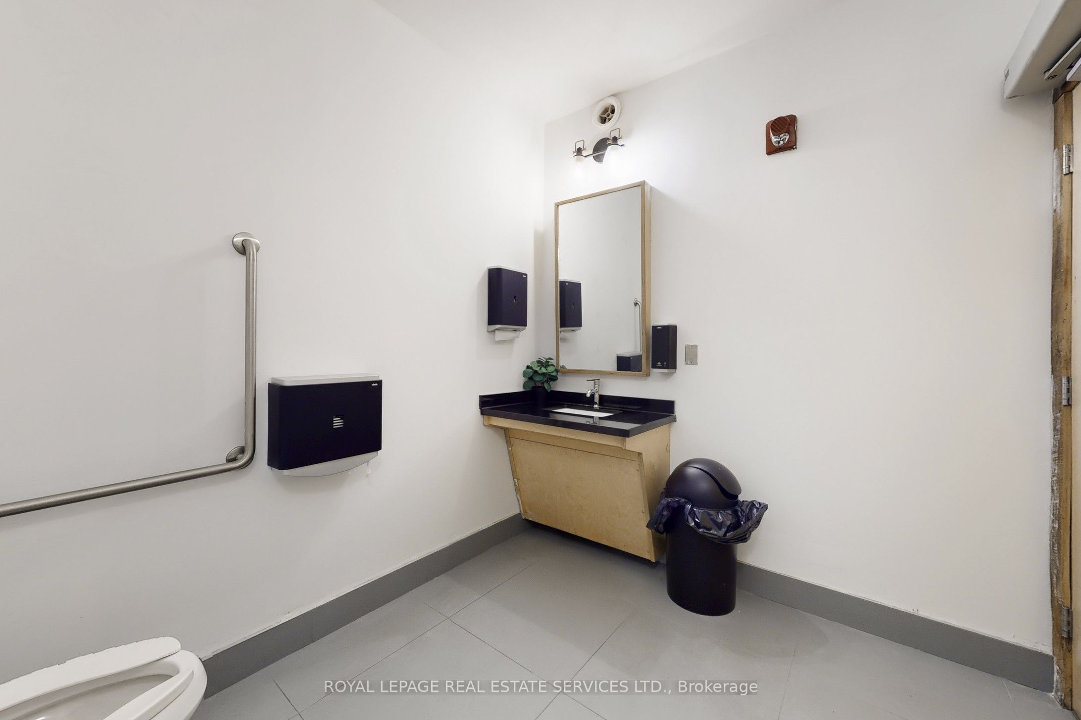 399 Elizabeth Street 6 Property Photo 25