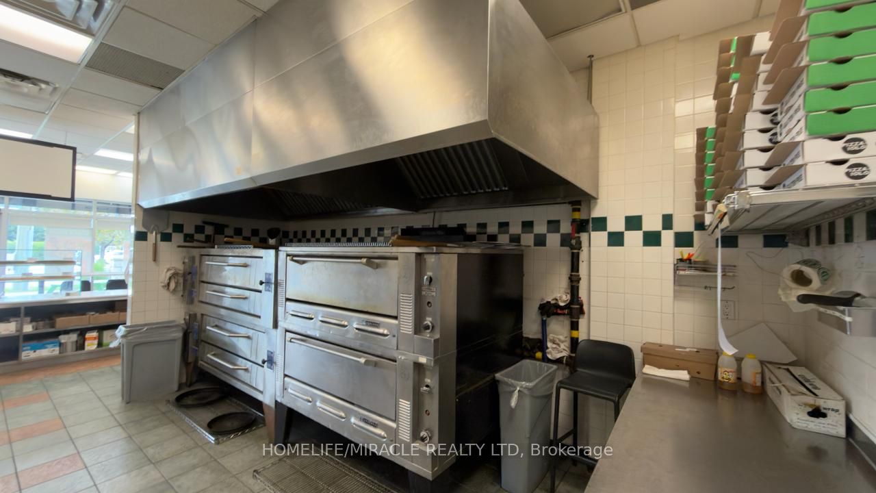 2335 Trafalgar Road #d2 Property Photo 10