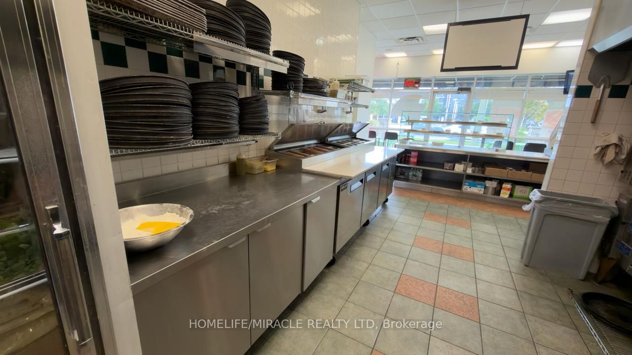 2335 Trafalgar Road #d2 Property Photo 11