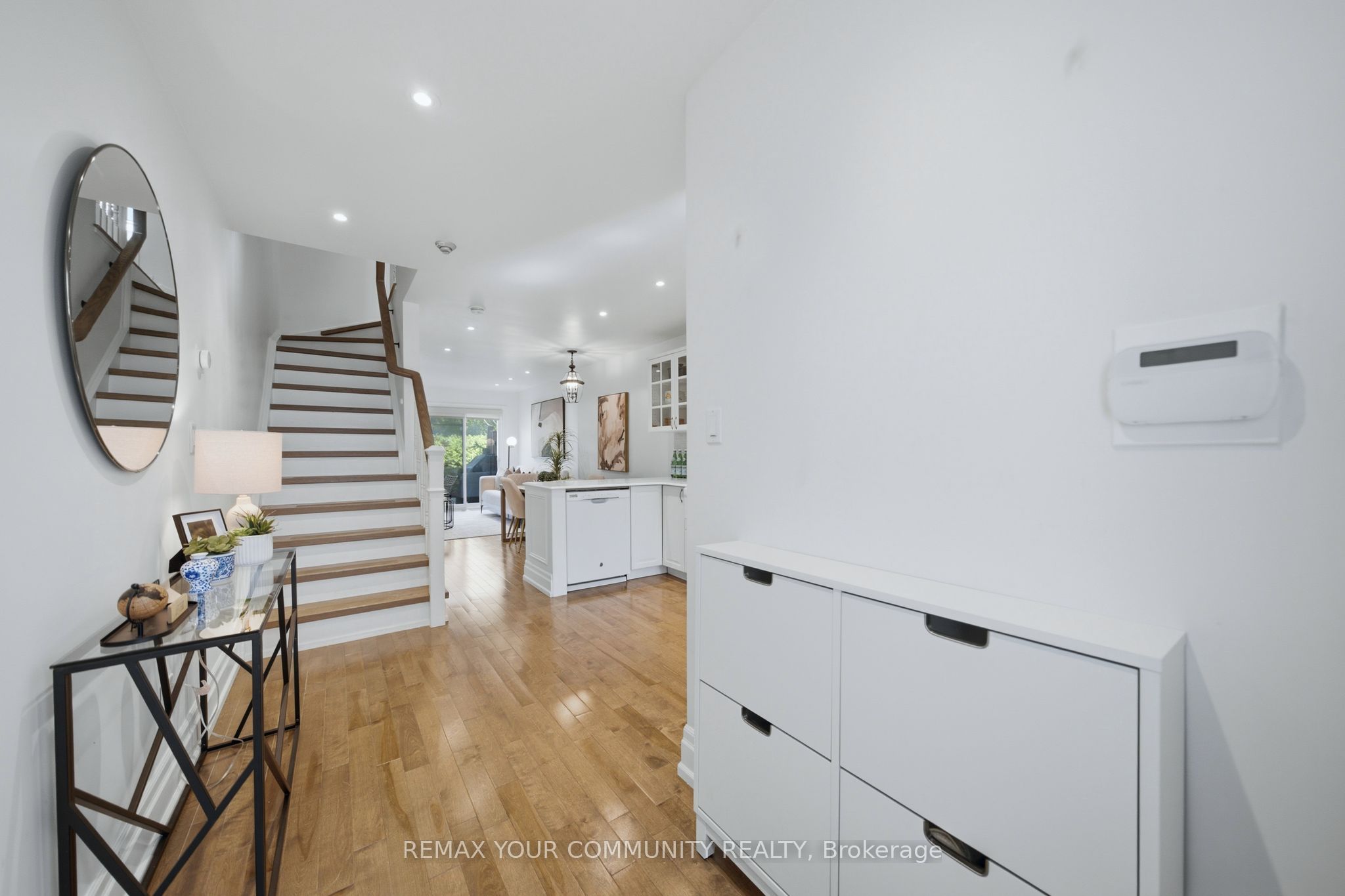 180 Manitoba Street 3 Property Photo 2