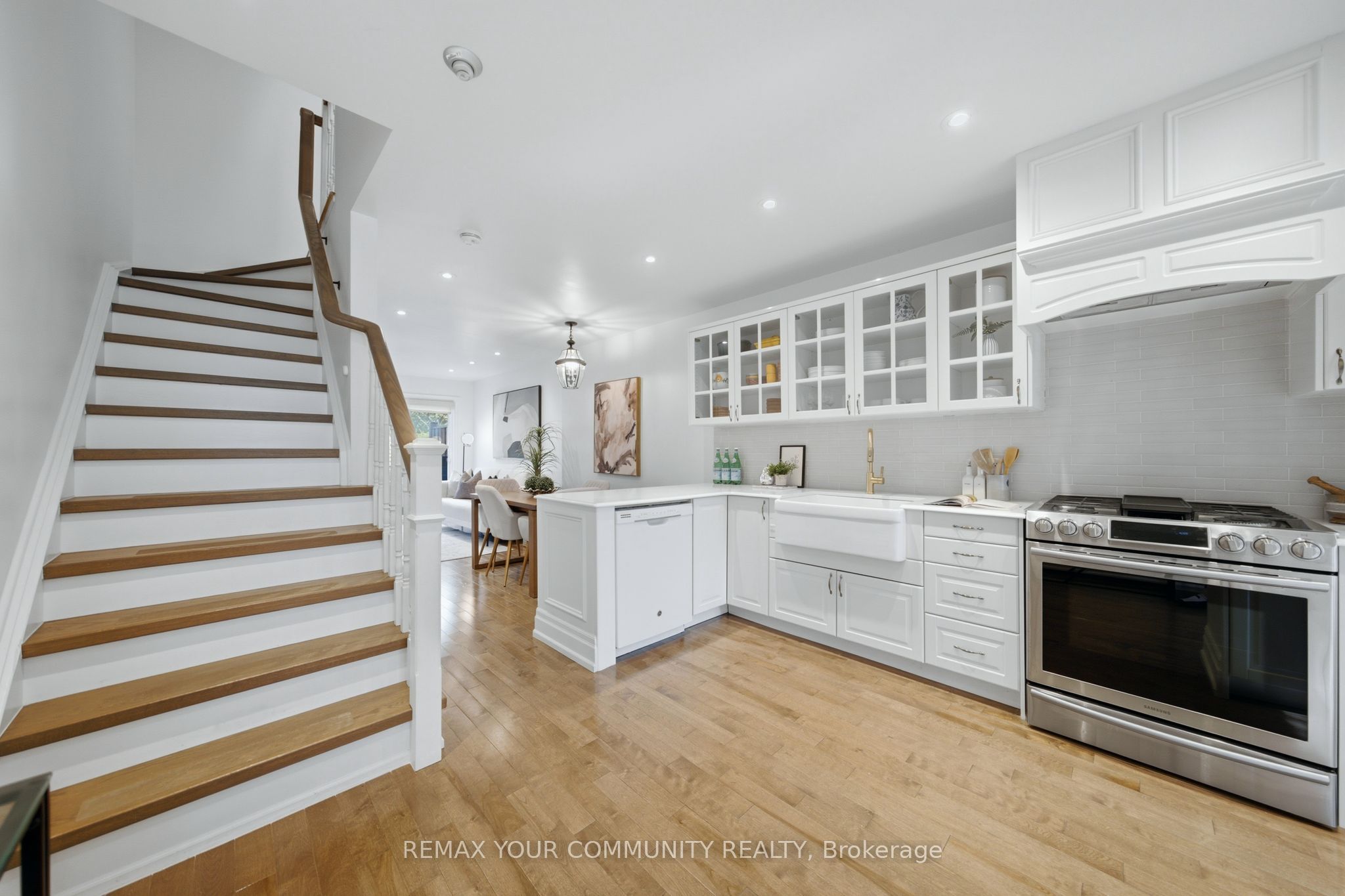 180 Manitoba Street 3 Property Photo 3