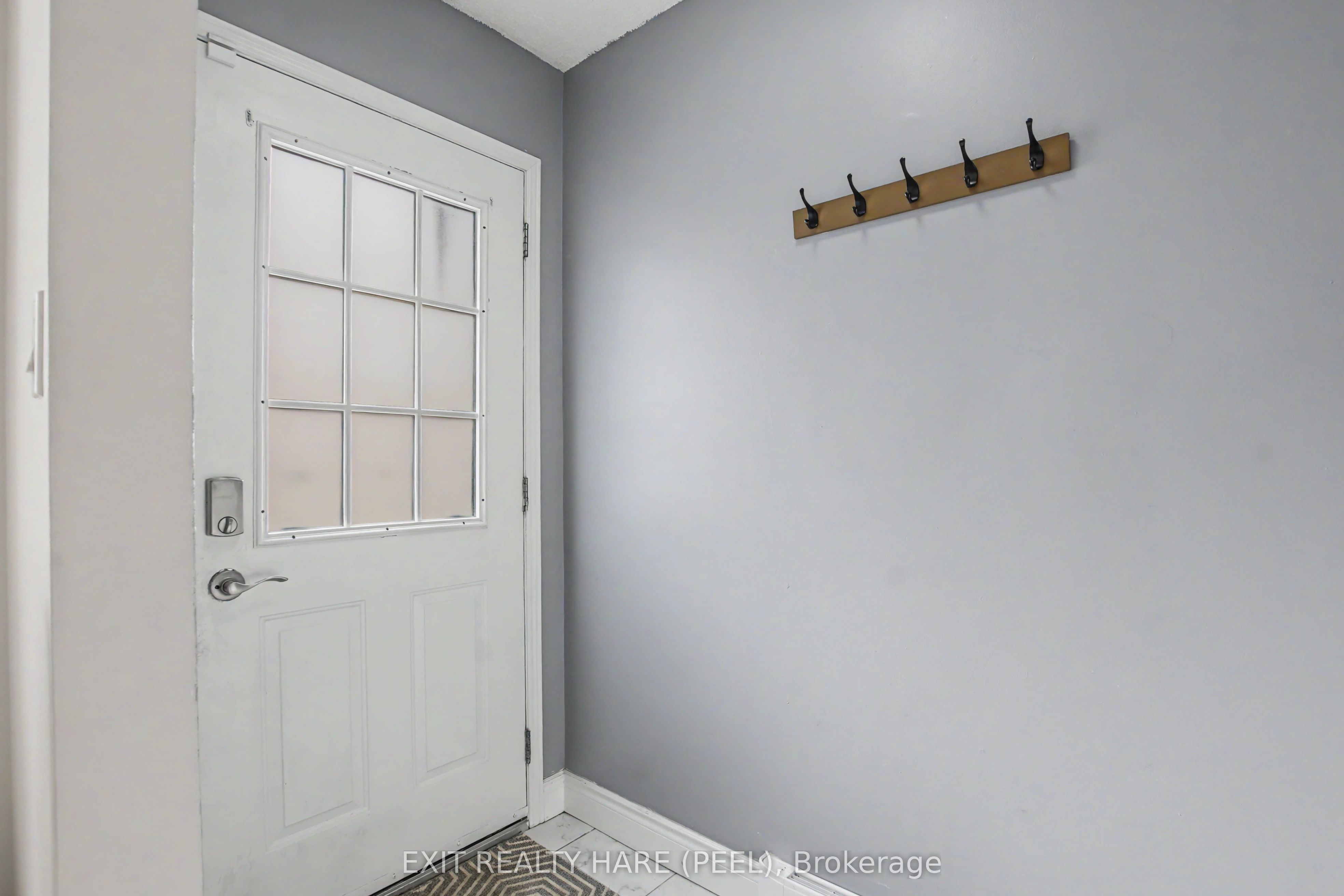 90 Lawrence Avenue 93 Property Photo 7