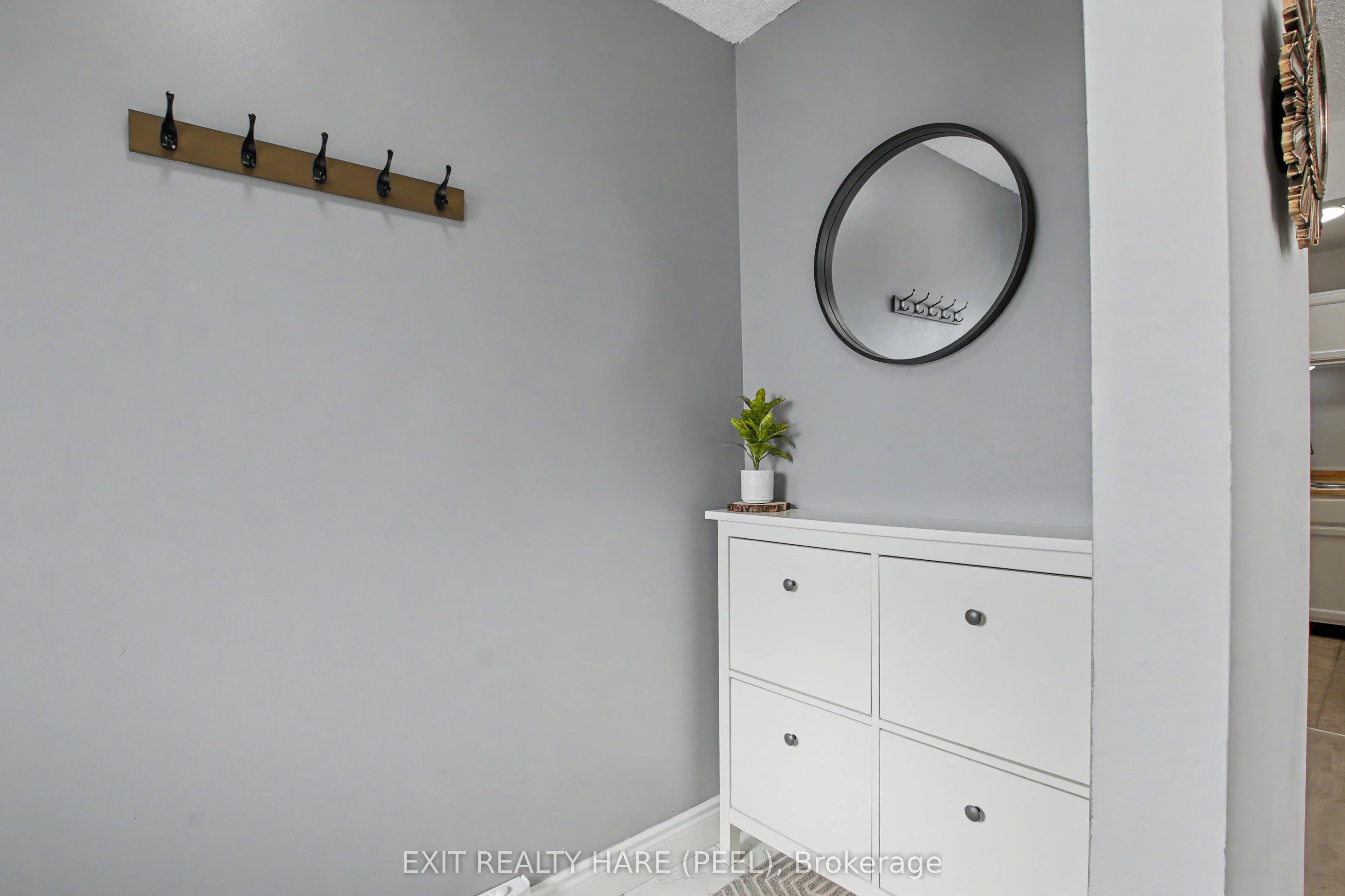 90 Lawrence Avenue 93 Property Photo 8