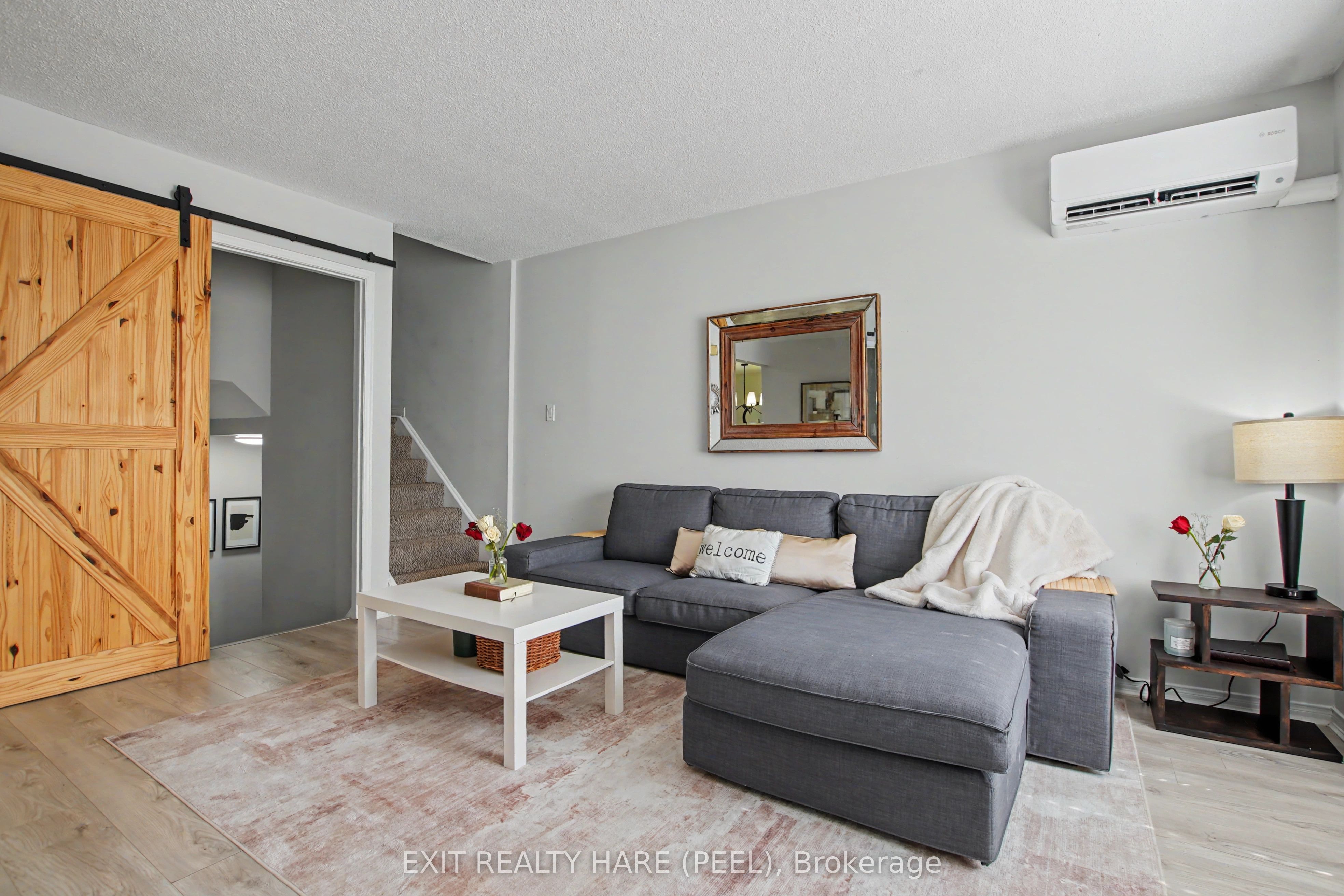 90 Lawrence Avenue 93 Property Photo 9