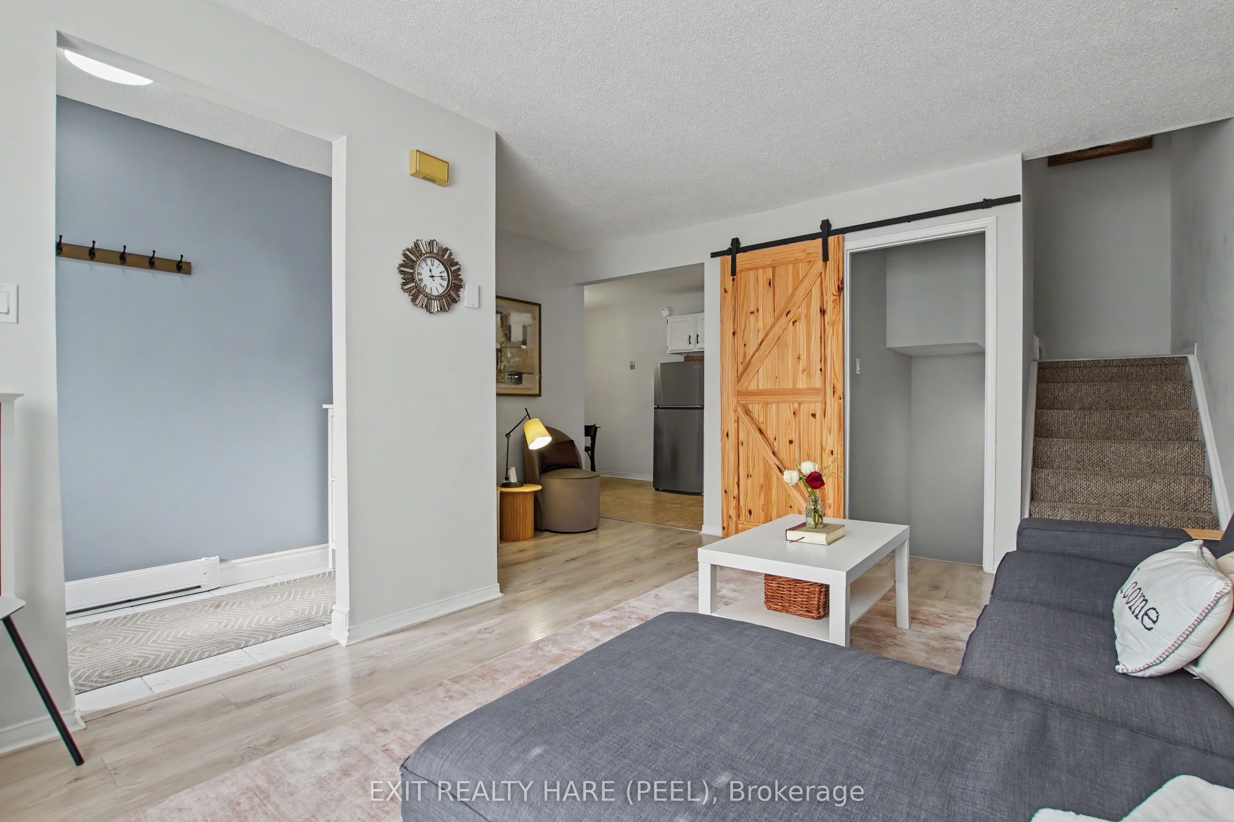 90 Lawrence Avenue 93 Property Photo 10