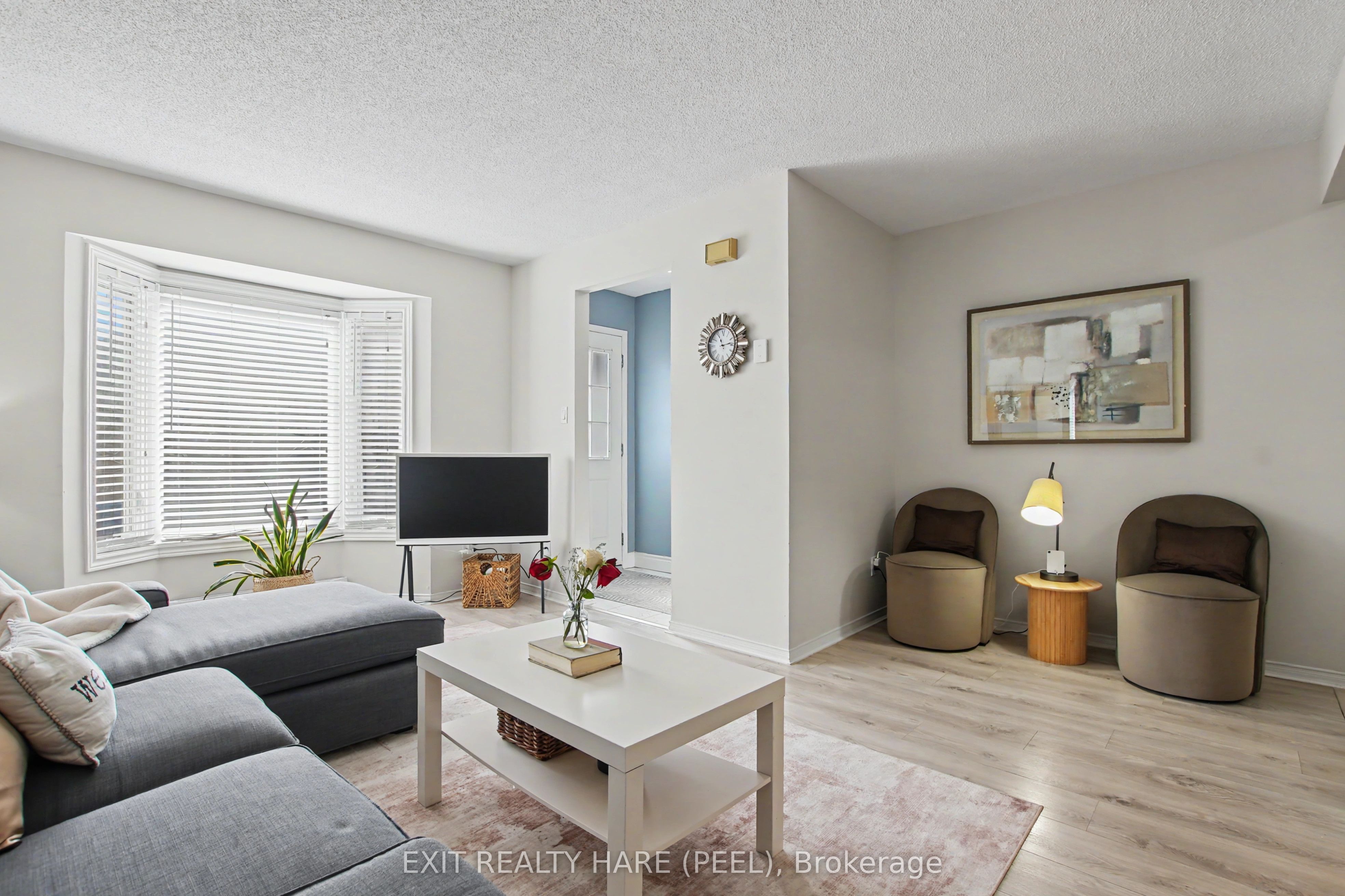 90 Lawrence Avenue 93 Property Photo 12