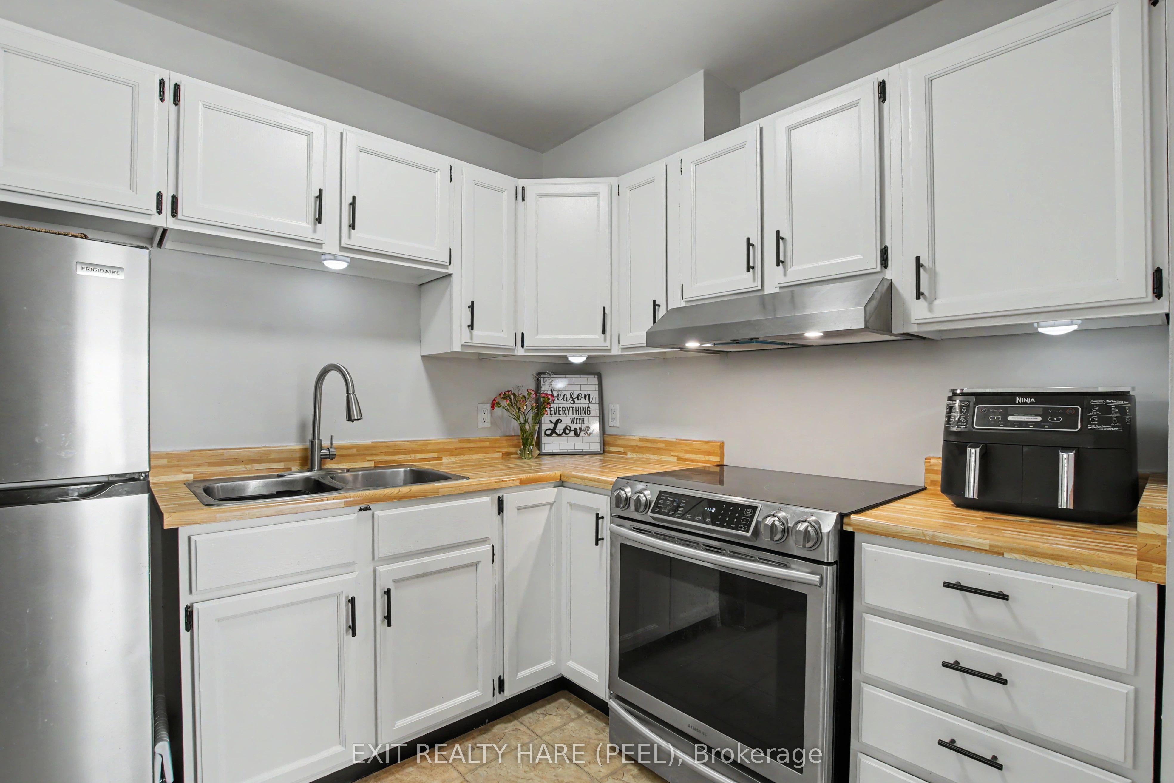 90 Lawrence Avenue 93 Property Photo 14