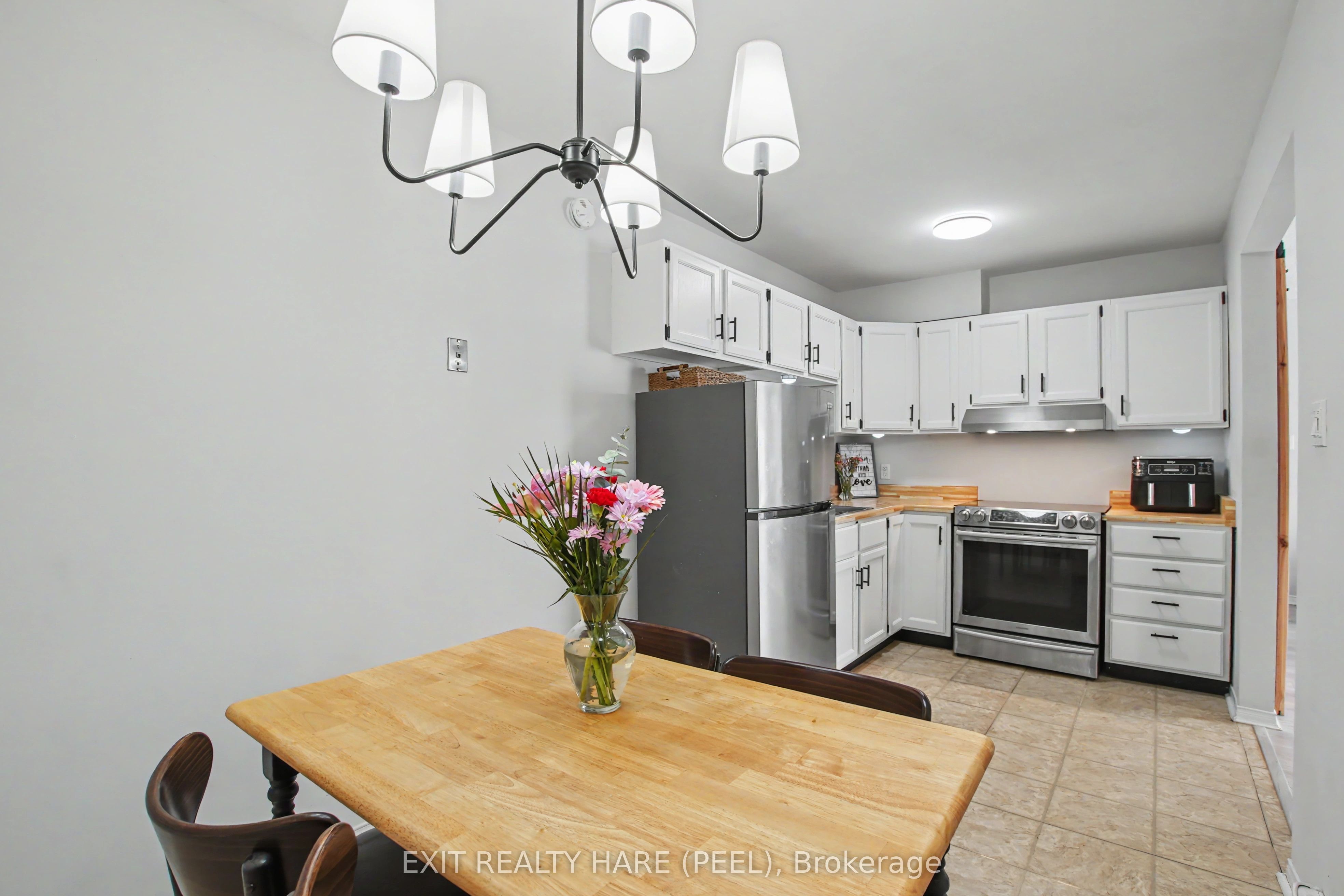 90 Lawrence Avenue 93 Property Photo 16