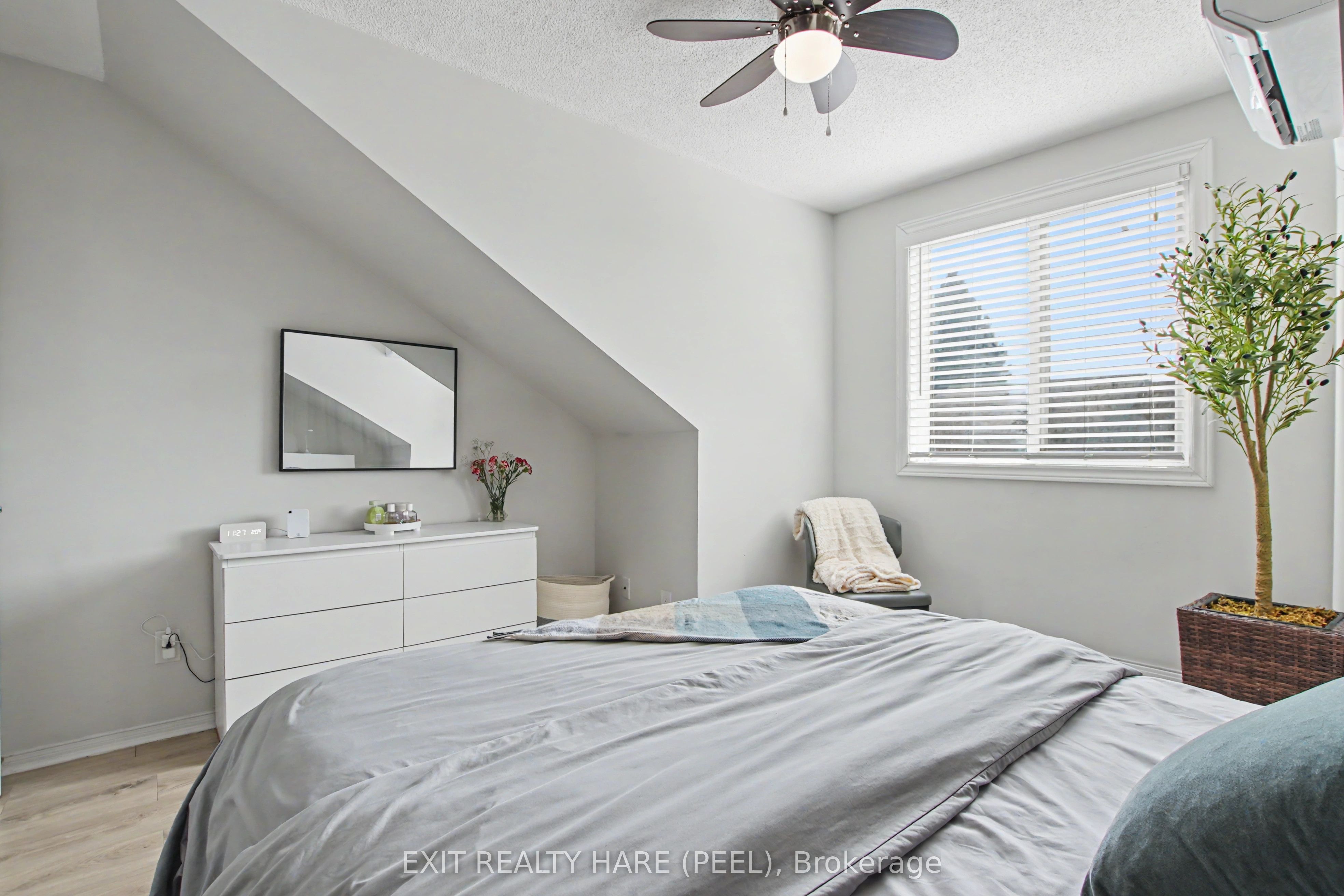 90 Lawrence Avenue 93 Property Photo 22