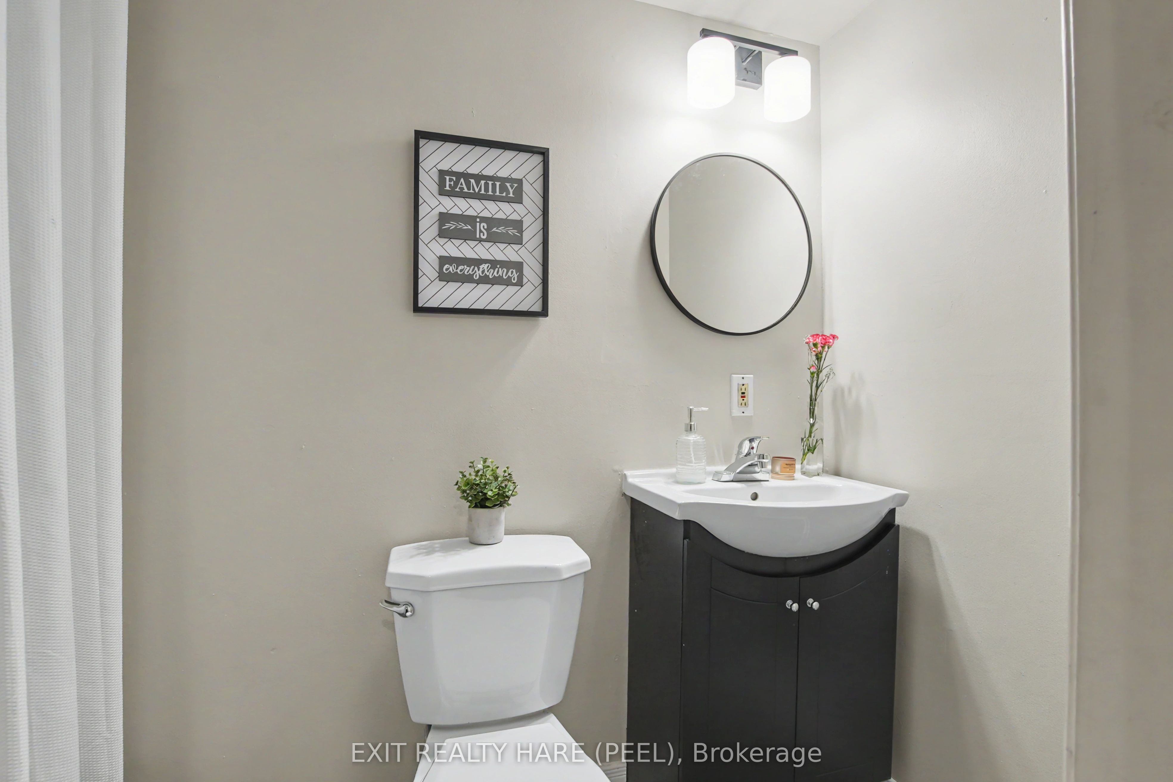 90 Lawrence Avenue 93 Property Photo 28