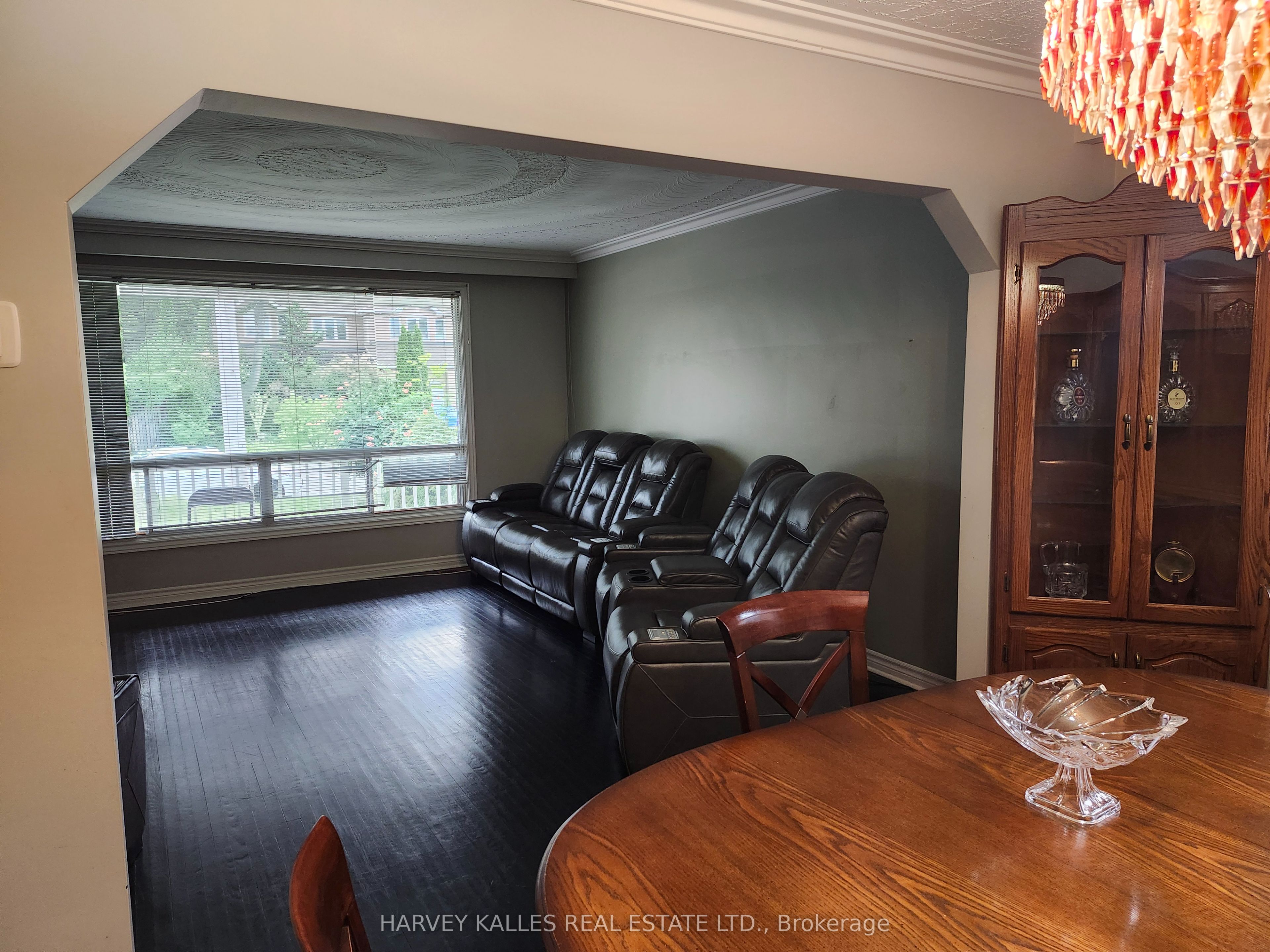 2379 Hensall Street Property Photo 5