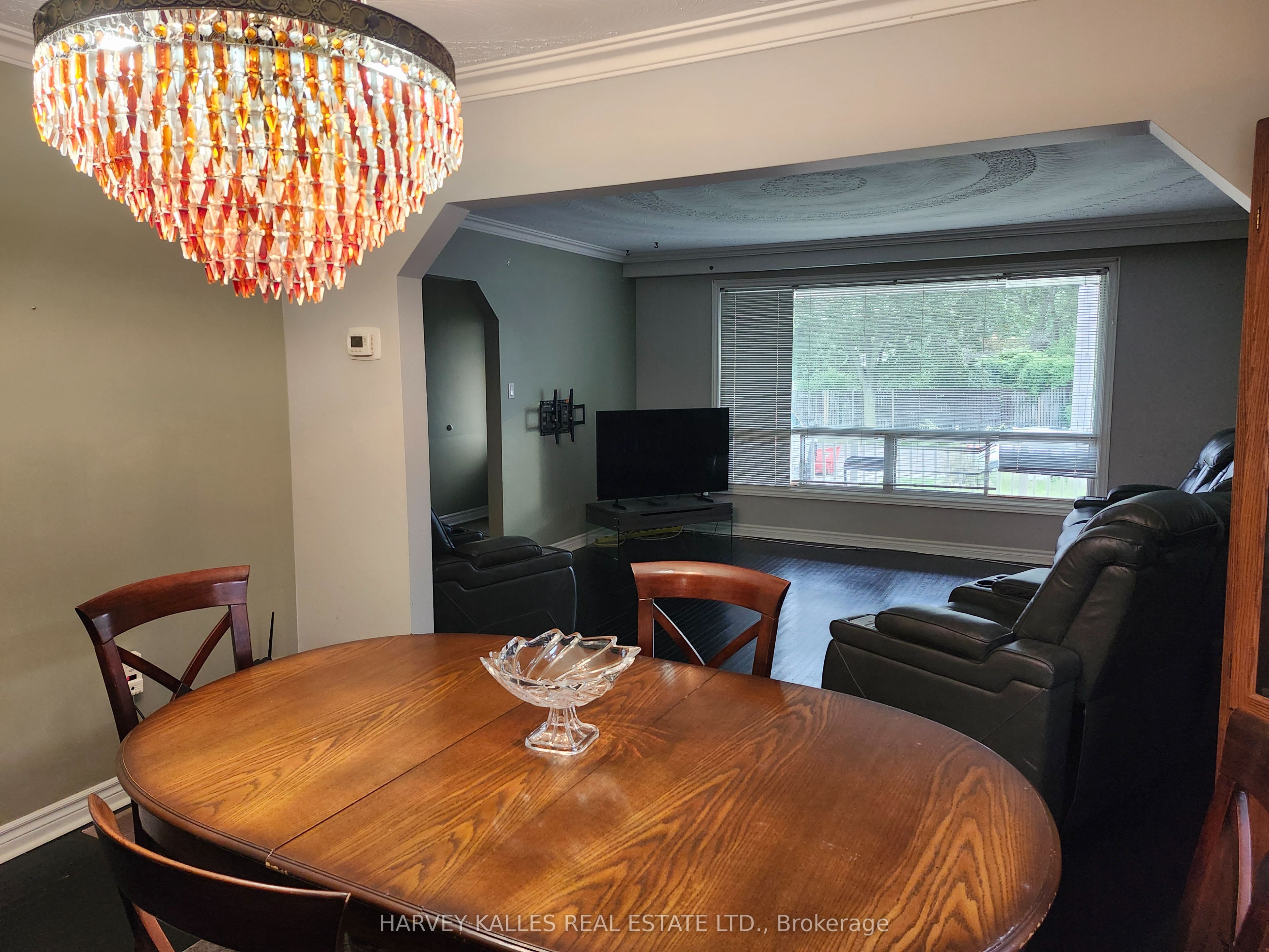 2379 Hensall Street Property Photo 7