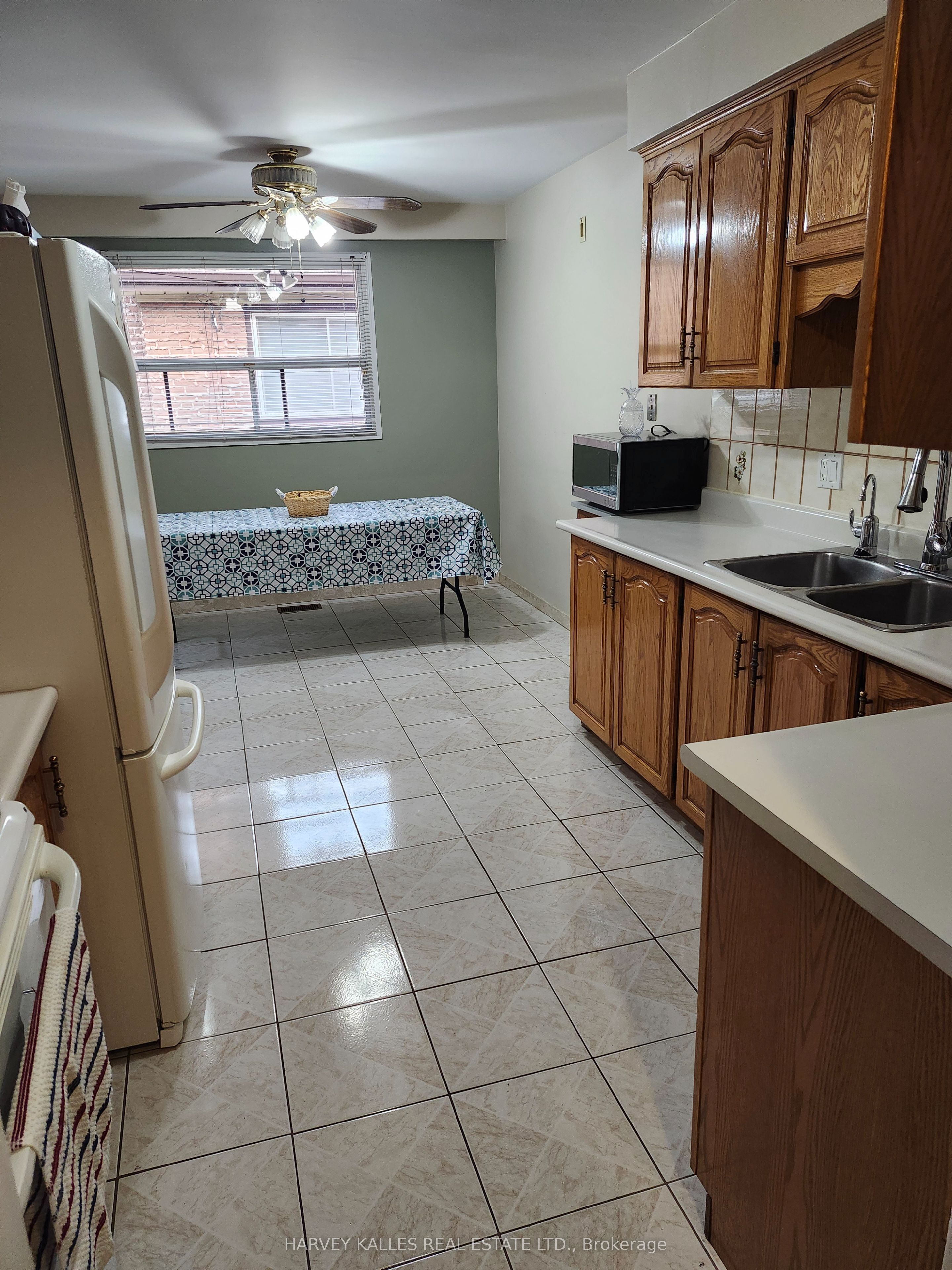 2379 Hensall Street Property Photo 10