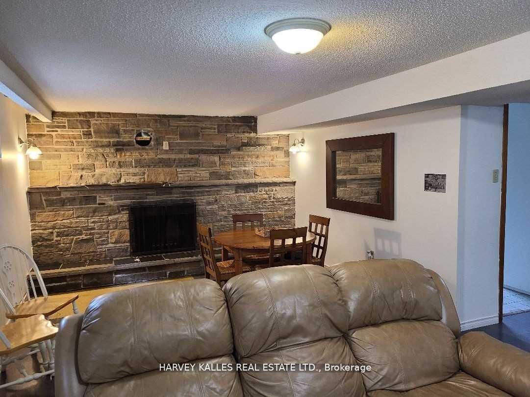 2379 Hensall Street Property Photo 15