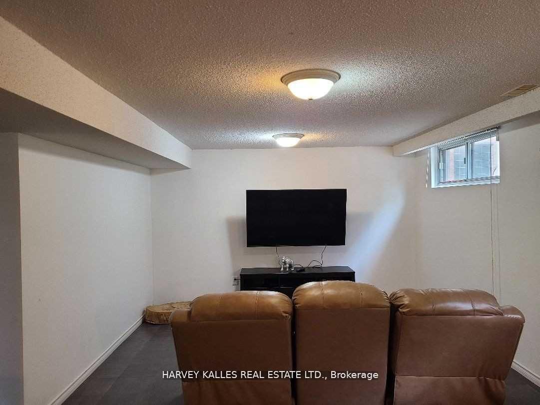 2379 Hensall Street Property Photo 16