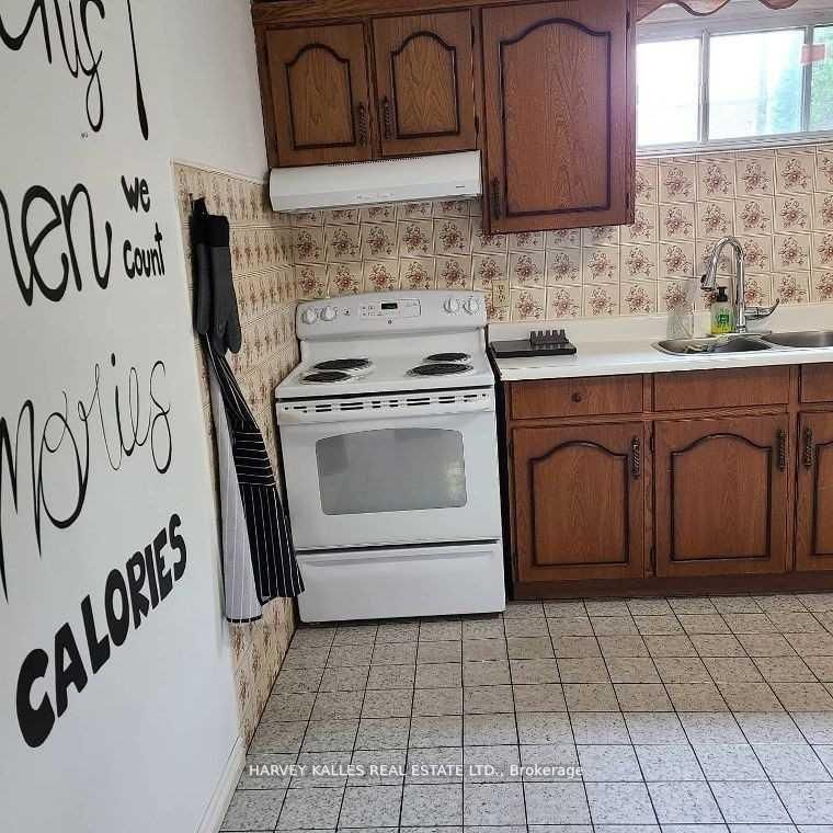 2379 Hensall Street Property Photo 19